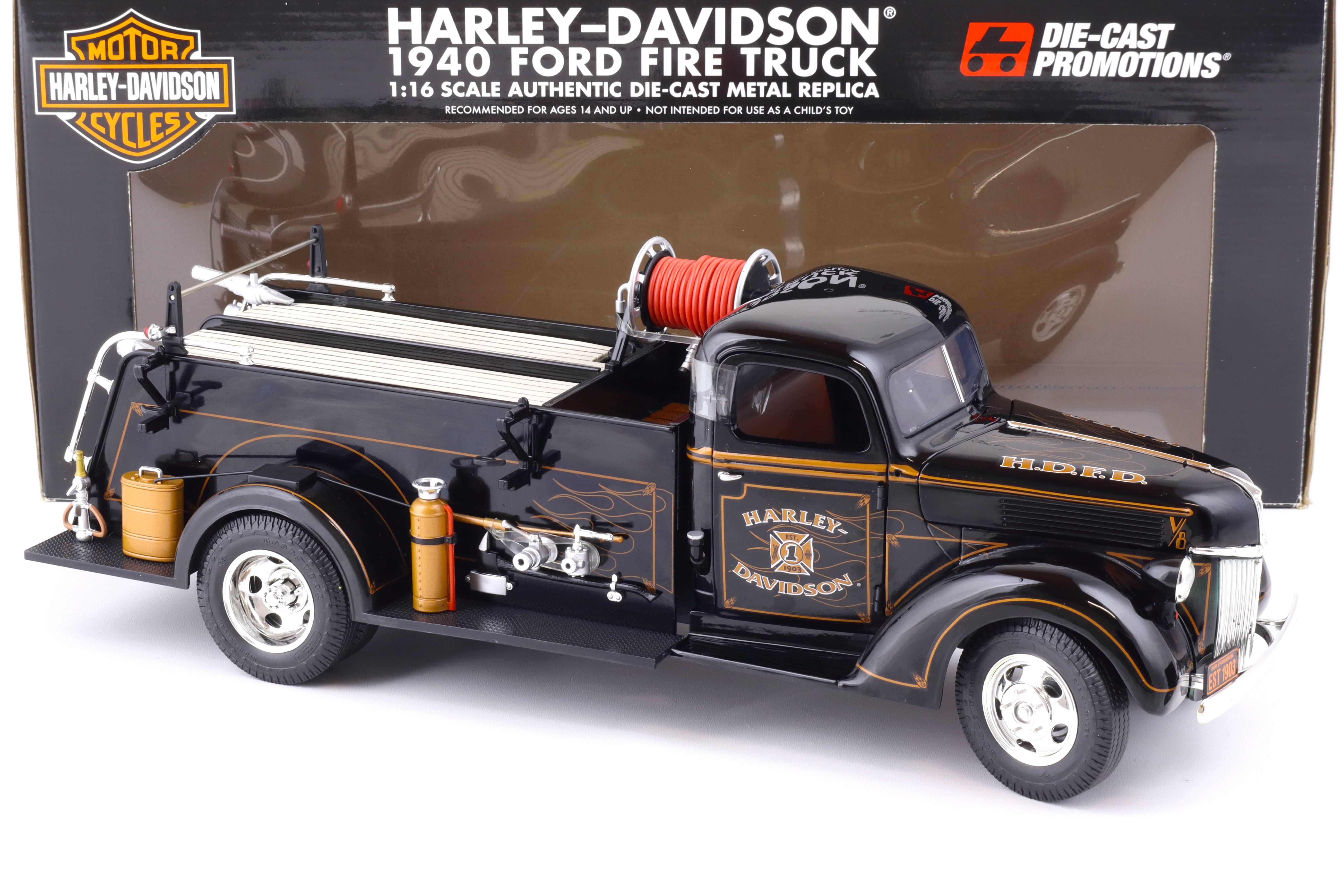 1:16/ 1:18 Highway61 HARLEY DAVIDSON 1940 Ford Fire Truck black 81044