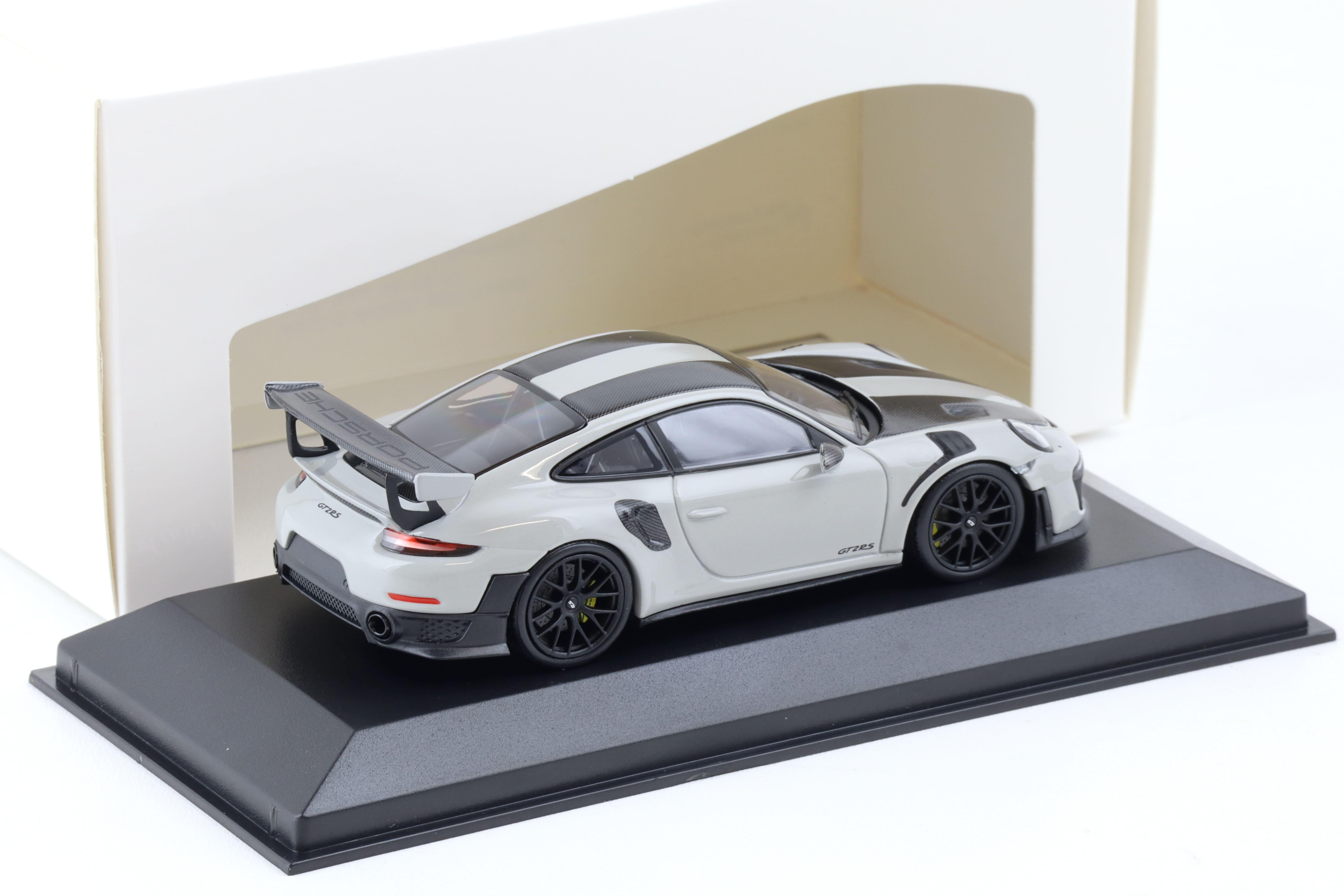 1:43 Minichamps Porsche 911 (991.2) GT2 RS Weissach Package 2018 chalk/ black wheels