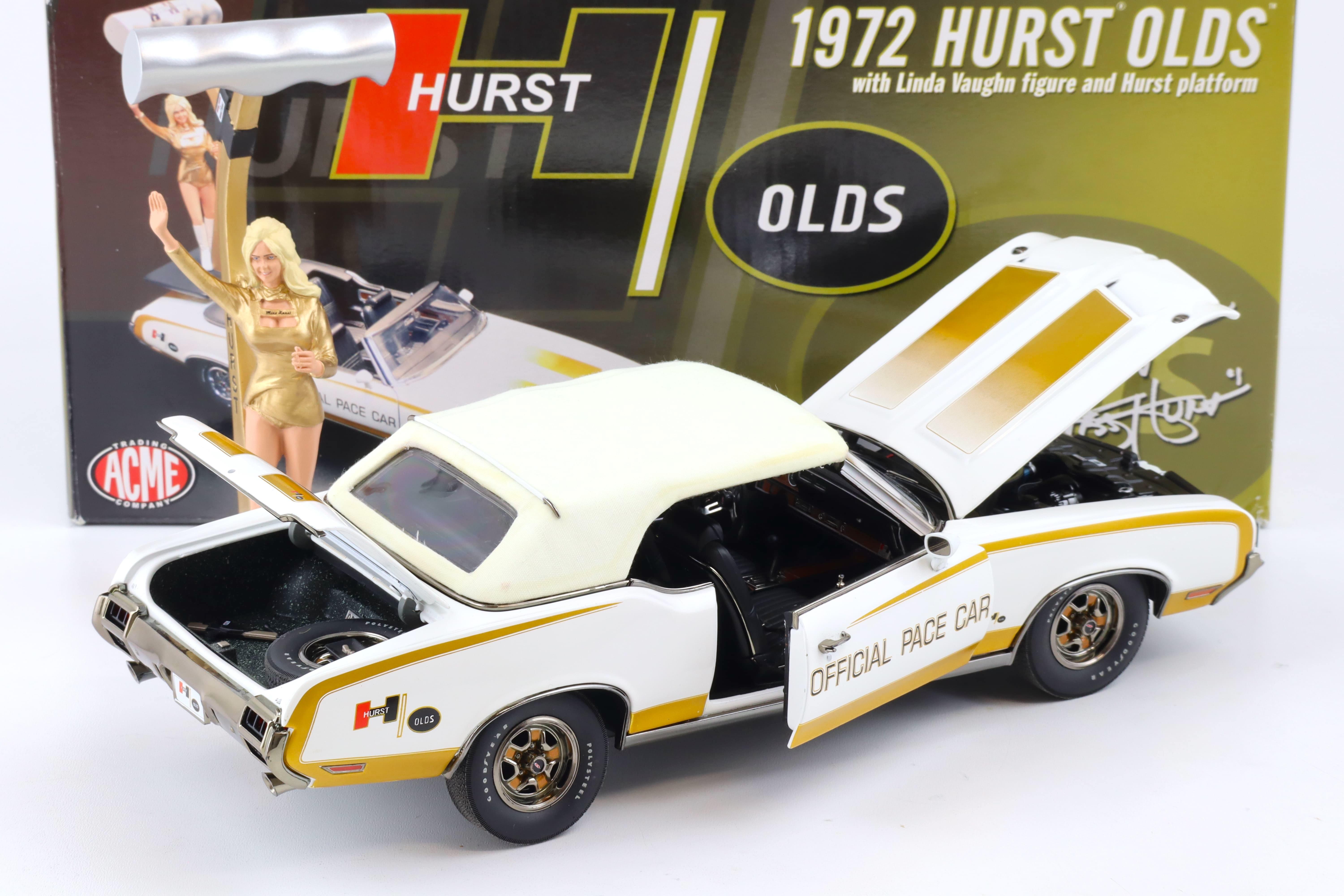1:18 ACME 1972 HURST Oldsmobile 442 Convertible Pace Car with Lida Vaughn Figure