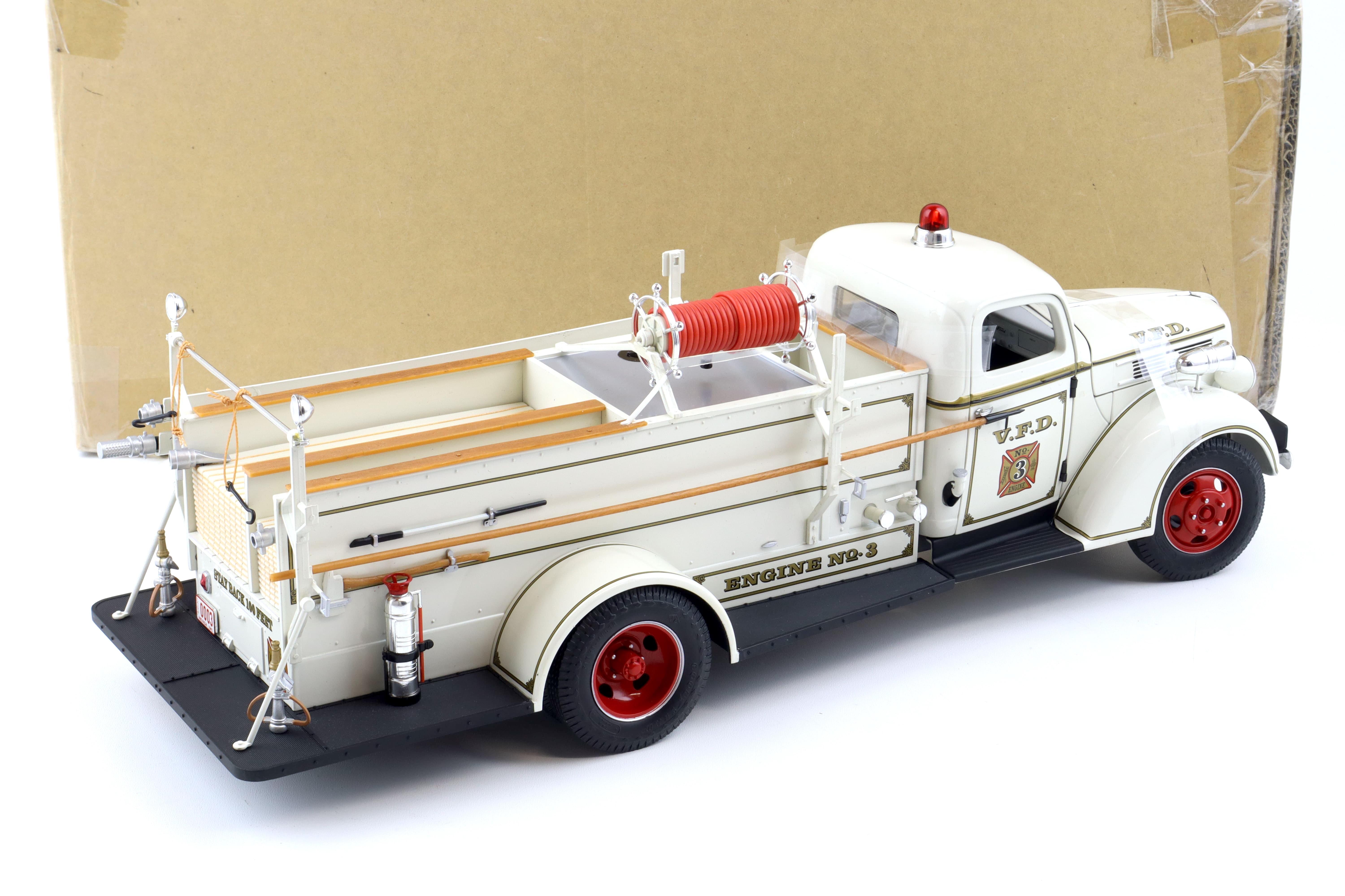 1:16/ 1:18 Highway61 Ford Pumper Firetruck 1941 white V.F.D.