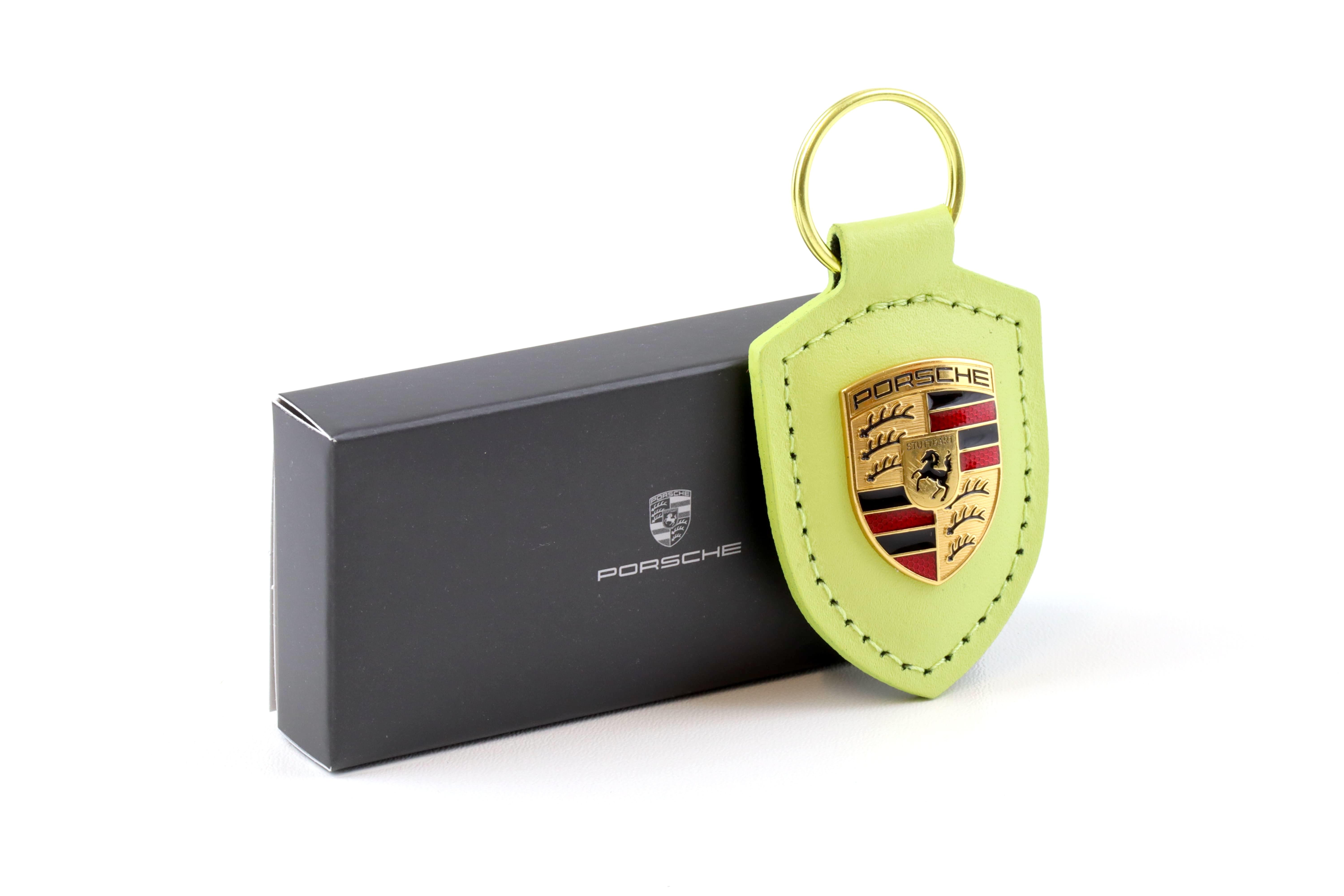 Original Porsche Wappen Schlüsselanhänger Keychain Leder Cartagena yellow WAP DEALER