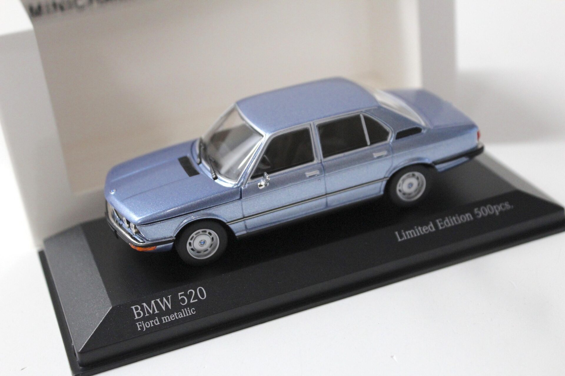 Minichamps 1/43 - BMW 520 I E12 Verte 1974 - Collection - Boîte Incluse
