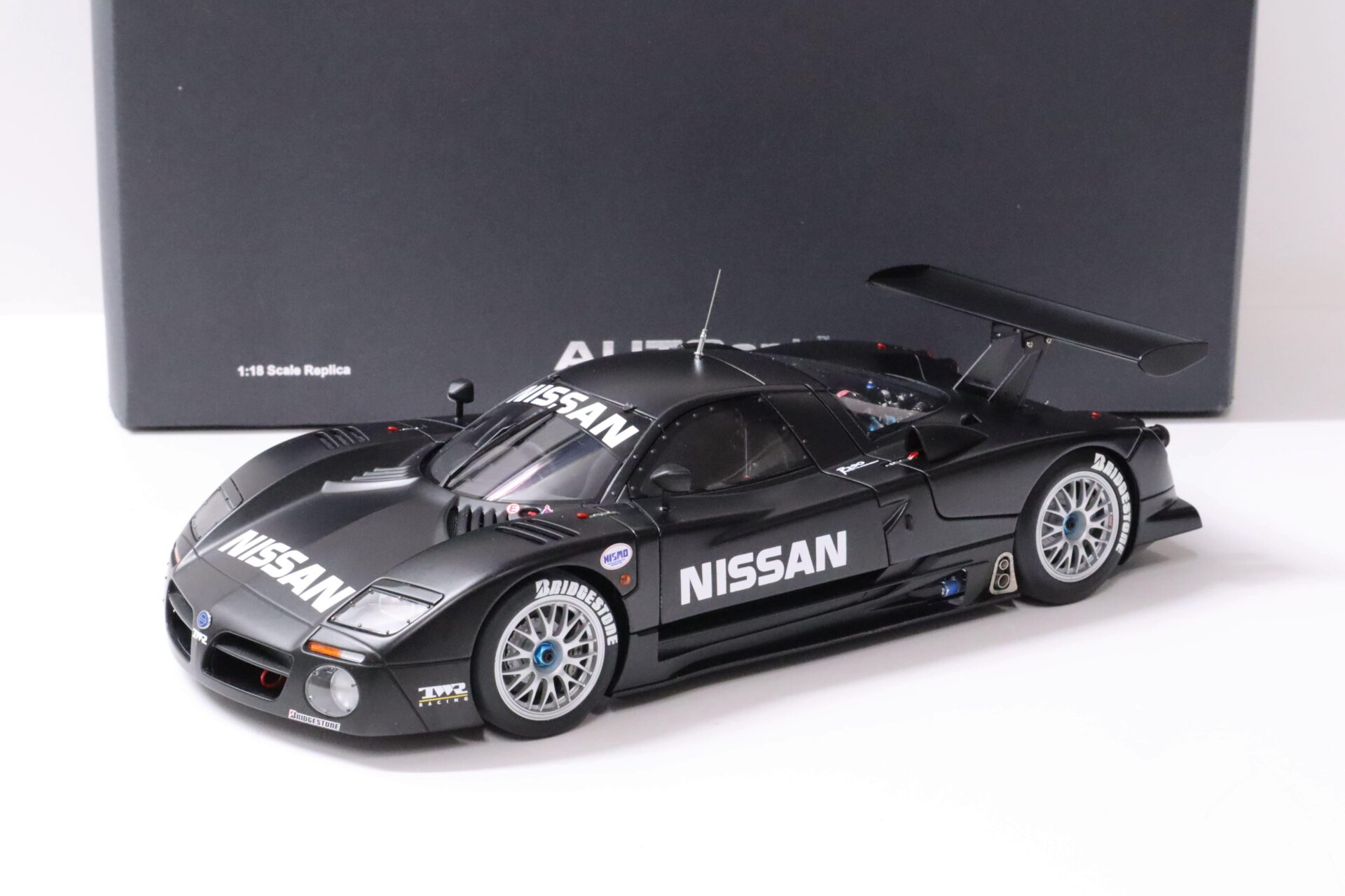 1:18 AUTOart Nissan R390 GT1 Test Car Le Mans 1997 matt black - Premium ...