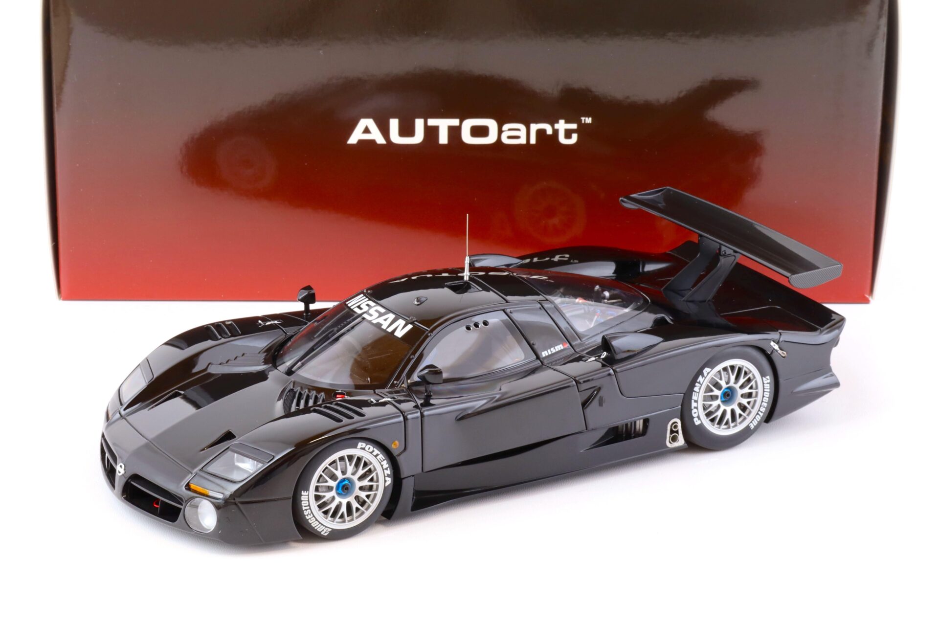 1:18 AUTOart Nissan R390 GT1 Le Mans 1998 black Die-Cast 89878 ...