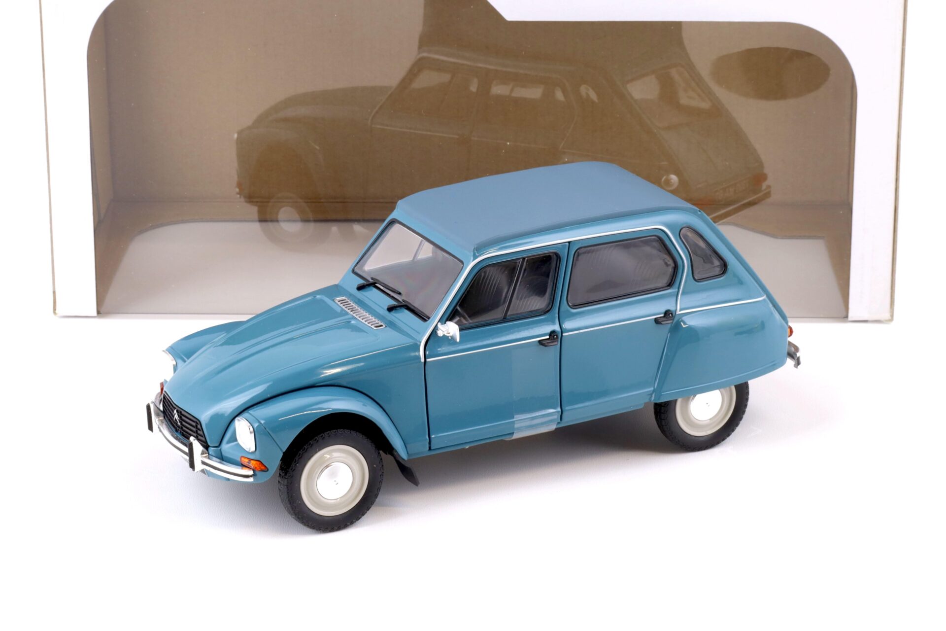 Voiture Miniature de Collection - NOREV 1/18 - RENAULT R 16 - 1969
