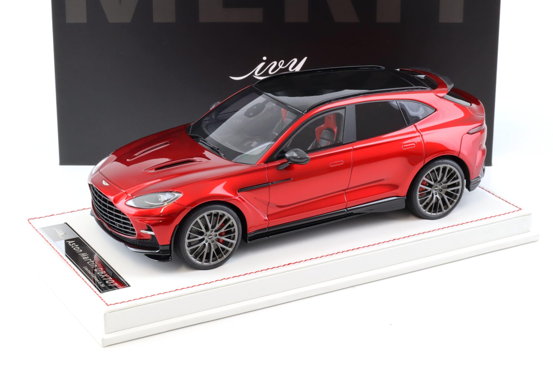 ID 101130 orig 1.jpg 1:18 IVY Model Merit Aston Martin DBX 707 red metallic- Limited 30 pcs.