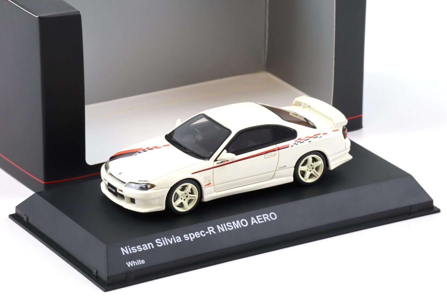 KYOSHO - Voiture de couleur argent - NISSAN NISMO GT-R LM - 1/43