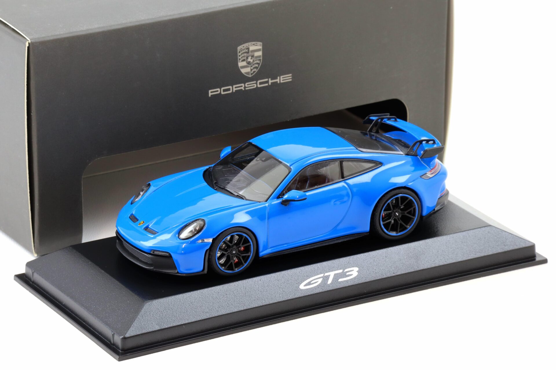 ID 101617 orig 1.jpg 1:43 Minichamps Porsche 911 992 GT3 Coupe Shark blue 2021 WAP DEALER