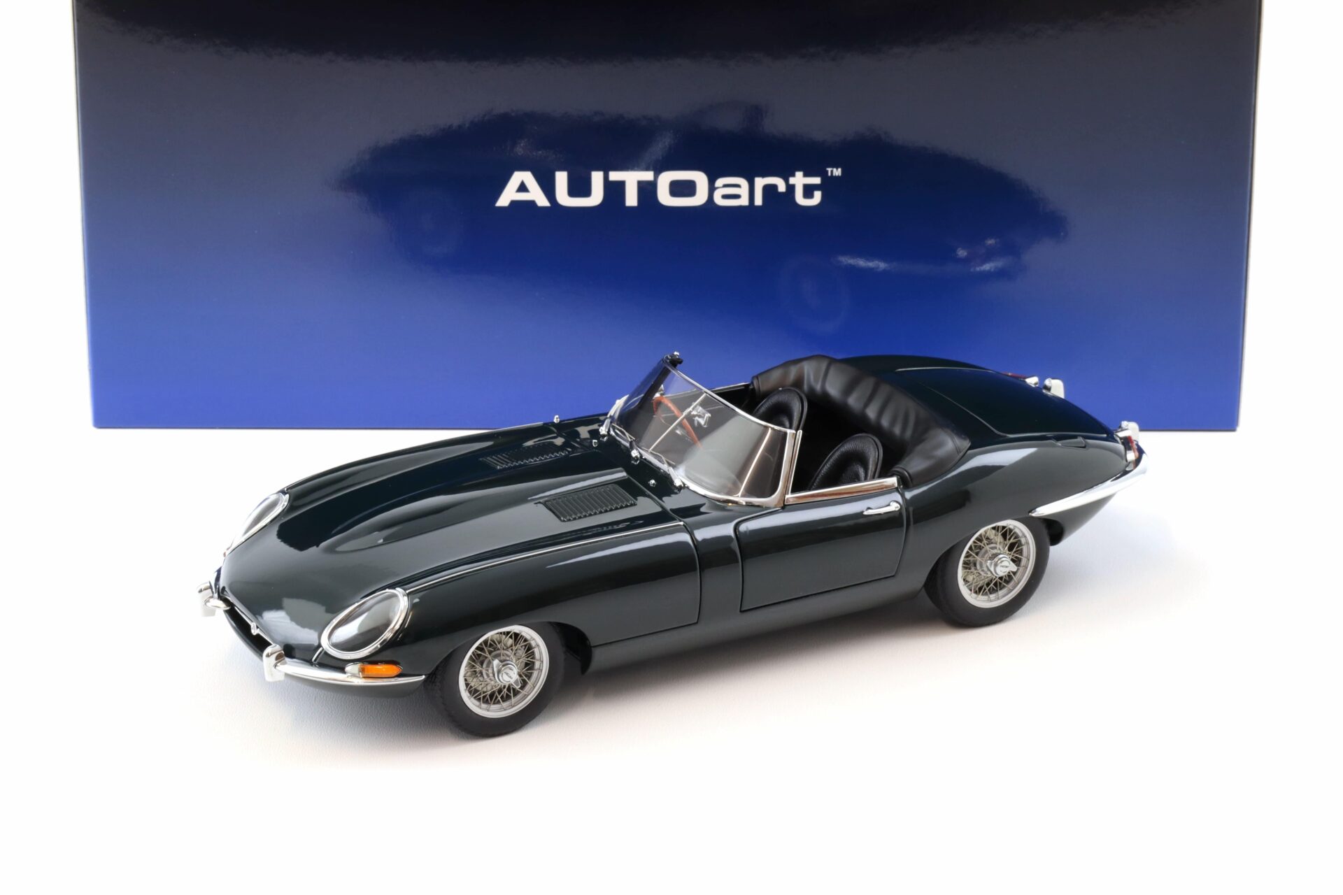 ID 101783 orig 1.jpg 1:18 AUTOart Jaguar E-Type Roadster Series I 3.8 British Racing green 73604