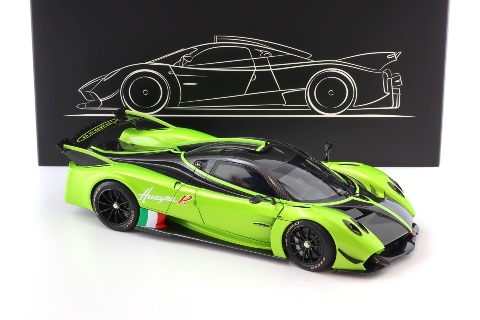 1:18 LCD Models Pagani Huayra R 2021 green / Carbon LCD18012-GR
