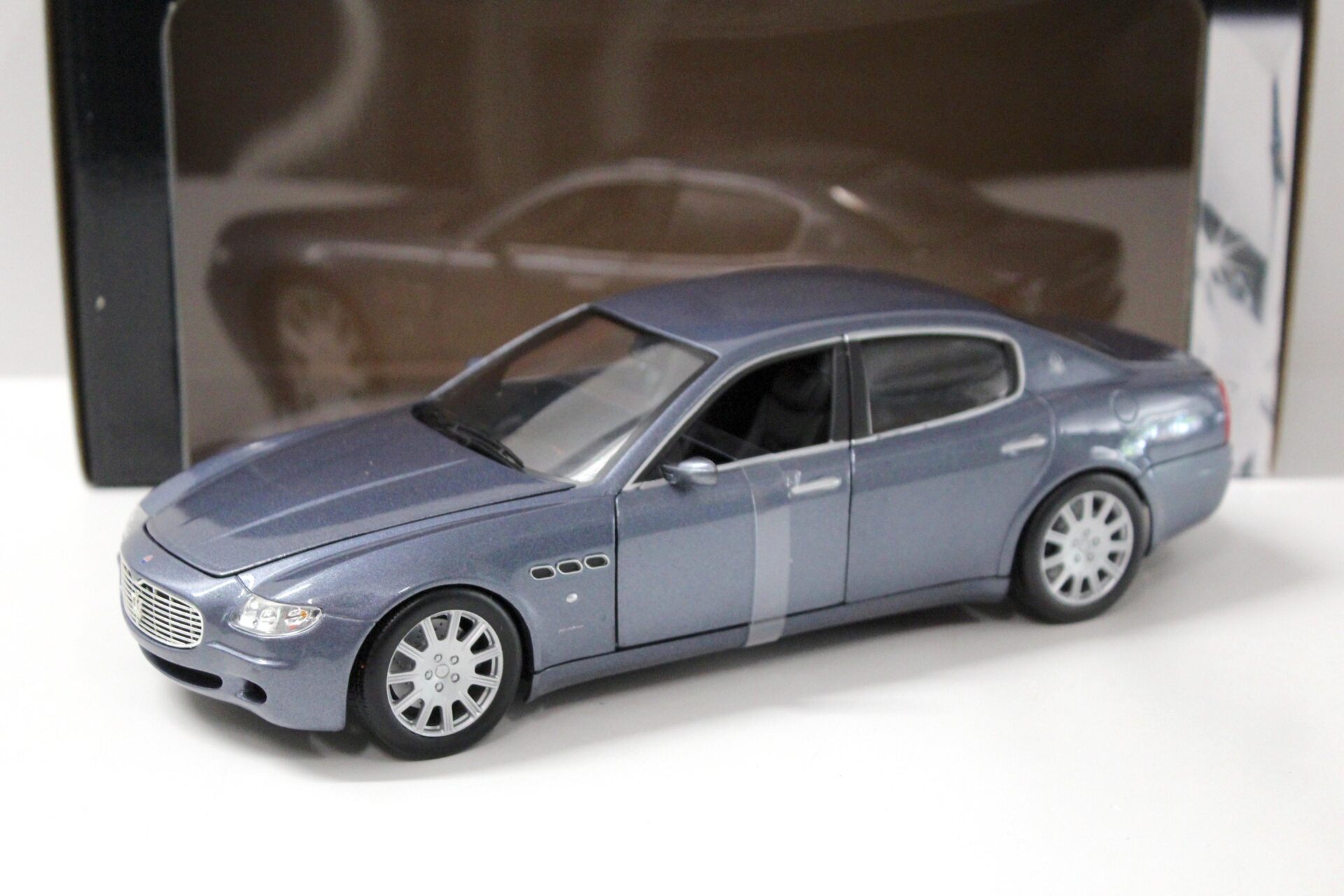 1⁄18 HW マセラティ クアトロポルテ ミニカー HotWheels 希少 ホット