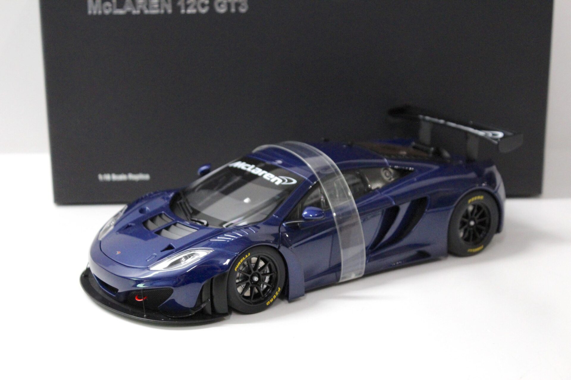 ID 34585 orig.jpg 1:18 AUTOart McLAREN 12C GT3 Coupe Azure blue 2011