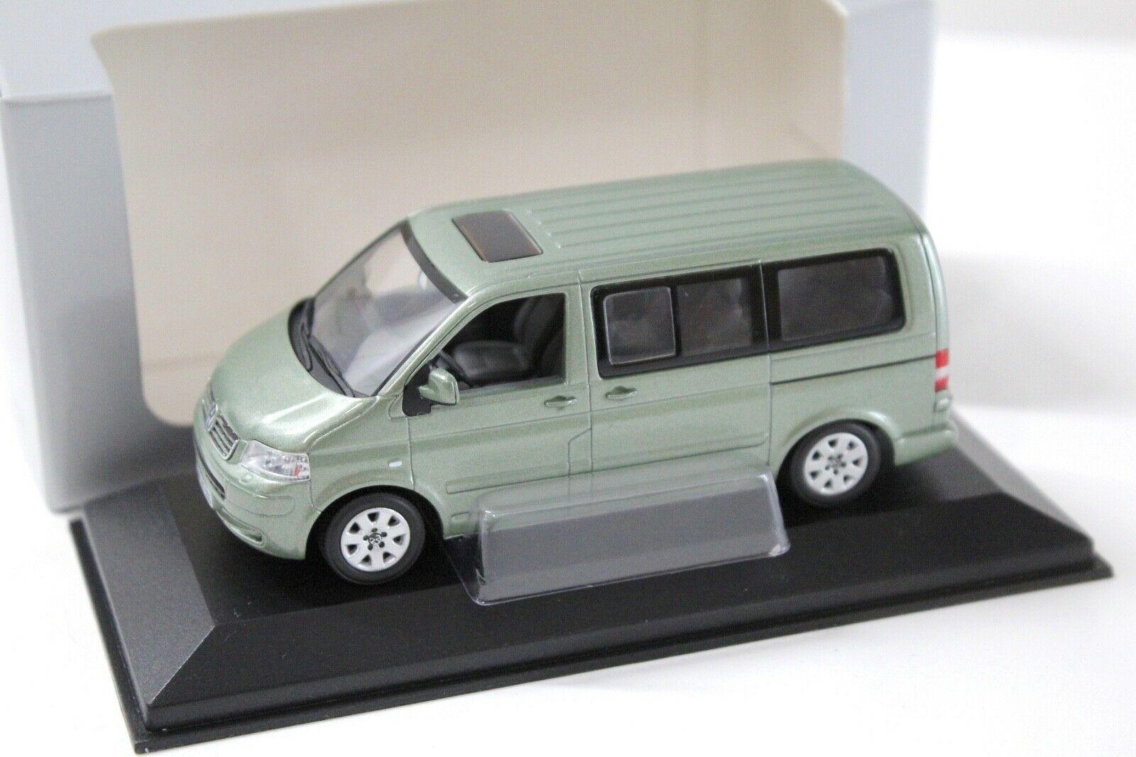 ID 36645 orig 1.jpg 1:43 Minichamps VW T5 Multivan light green DEALER VERSION