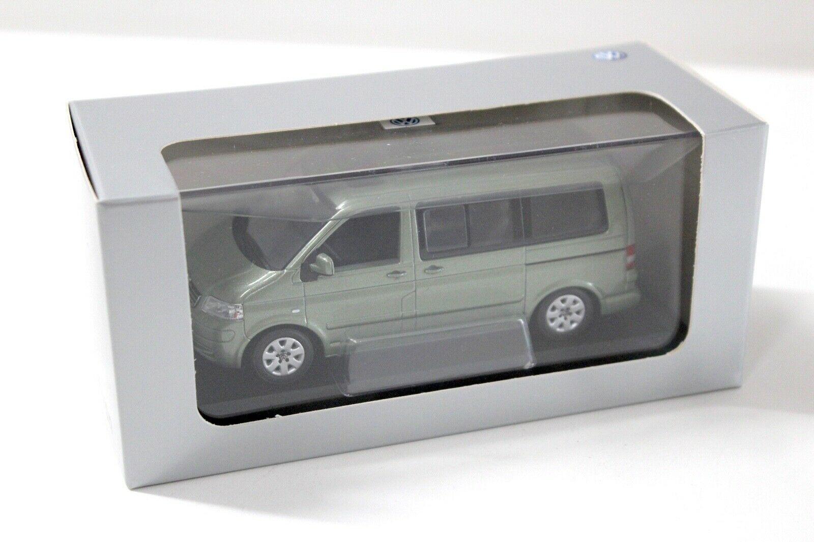 1:43 Minichamps VW T5 Multivan light green DEALER VERSION
