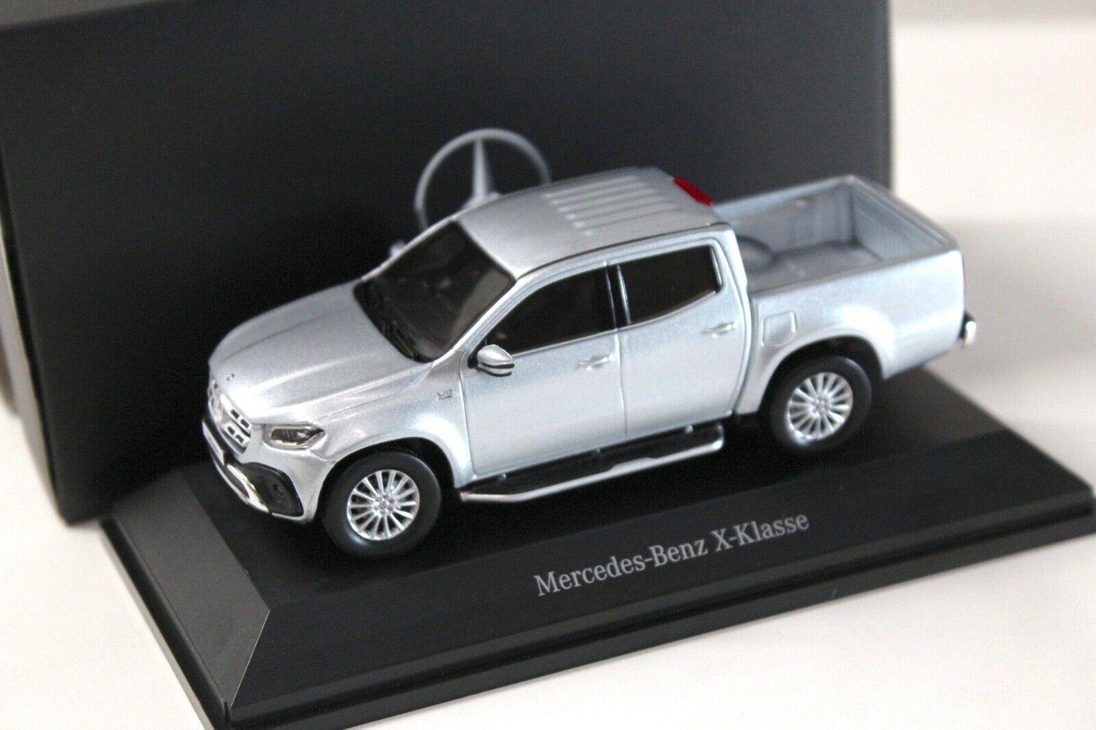 ID 36721 orig.jpg 1:43 Spark Minimax Mercedes X-Klasse silver DEALER VERSION