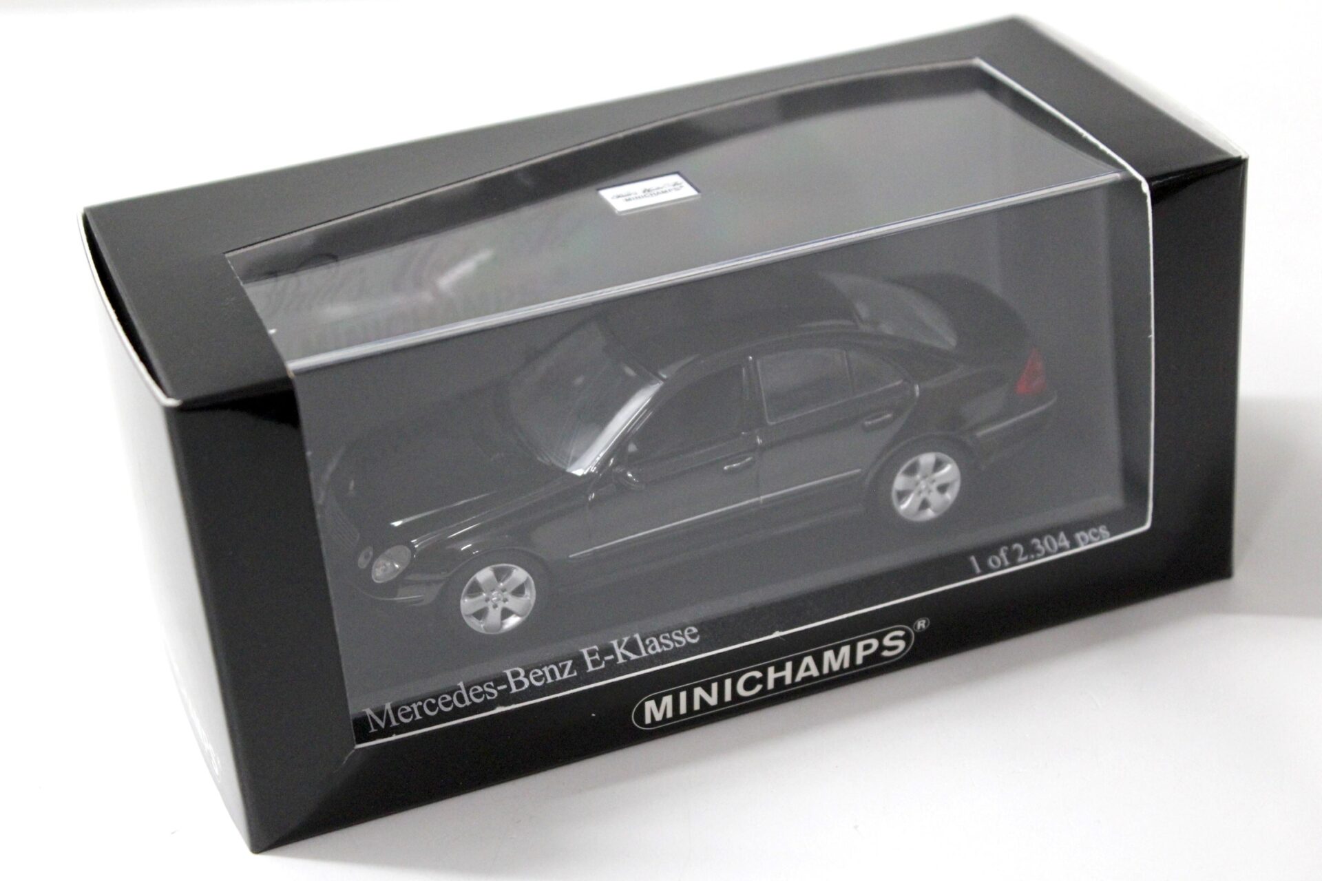 1:43 Minichamps Mercedes E-Klasse W211 Limousine black 2002