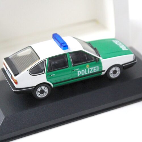 1:43 WhiteBox VW Passat B2 Stufenheck POLIZEI white/ green