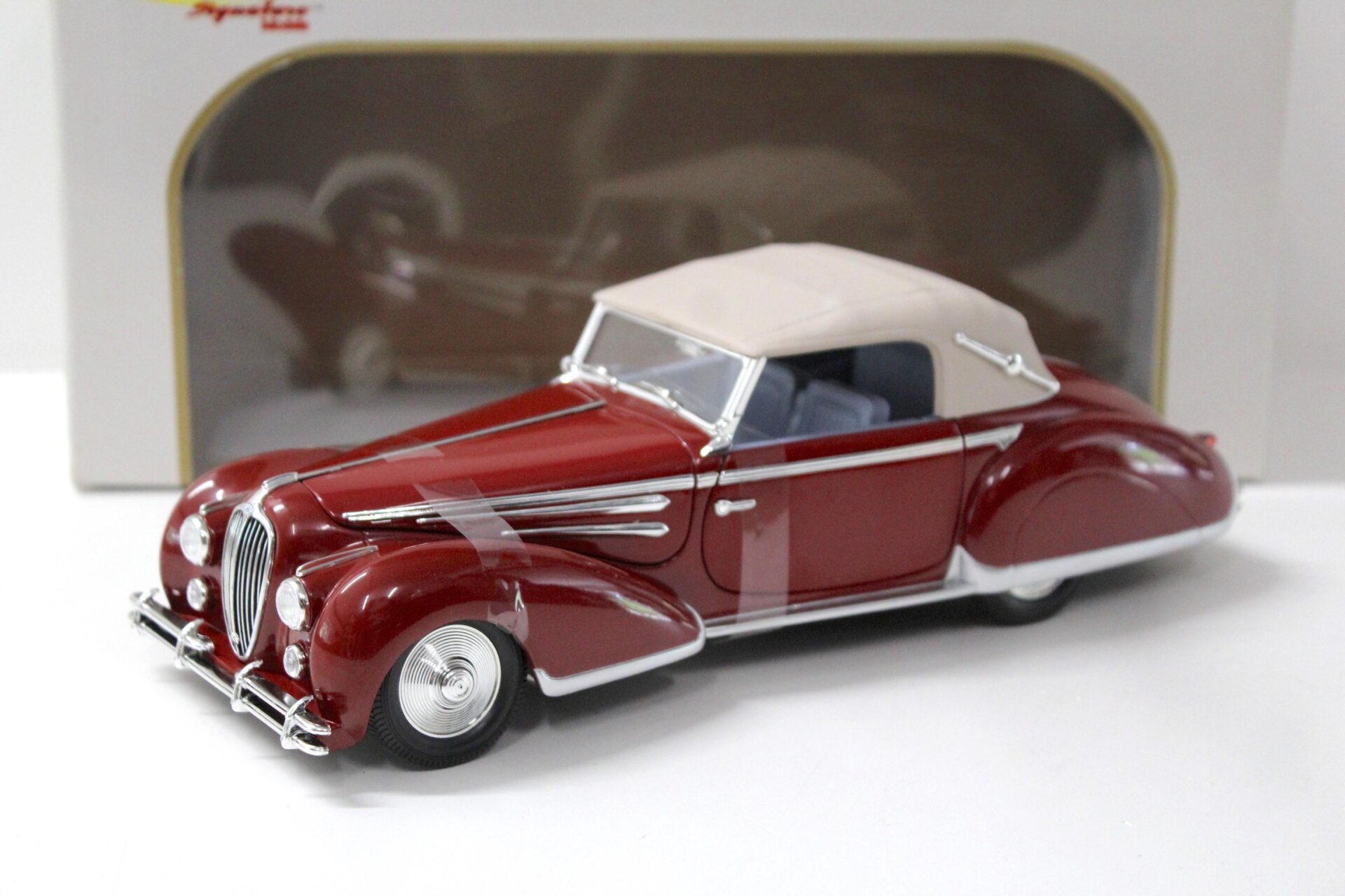 ID 43393 orig.jpg 1:18 Signature Models 1947 Delahaye 135M dark red