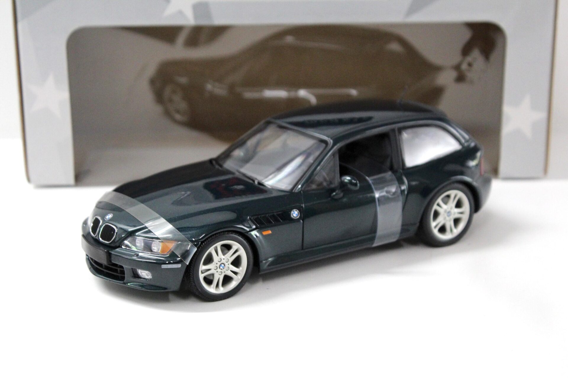 ID 43405 orig.jpg 1:18 UT Models BMW Z3 Coupe 2.8 dark green metallic