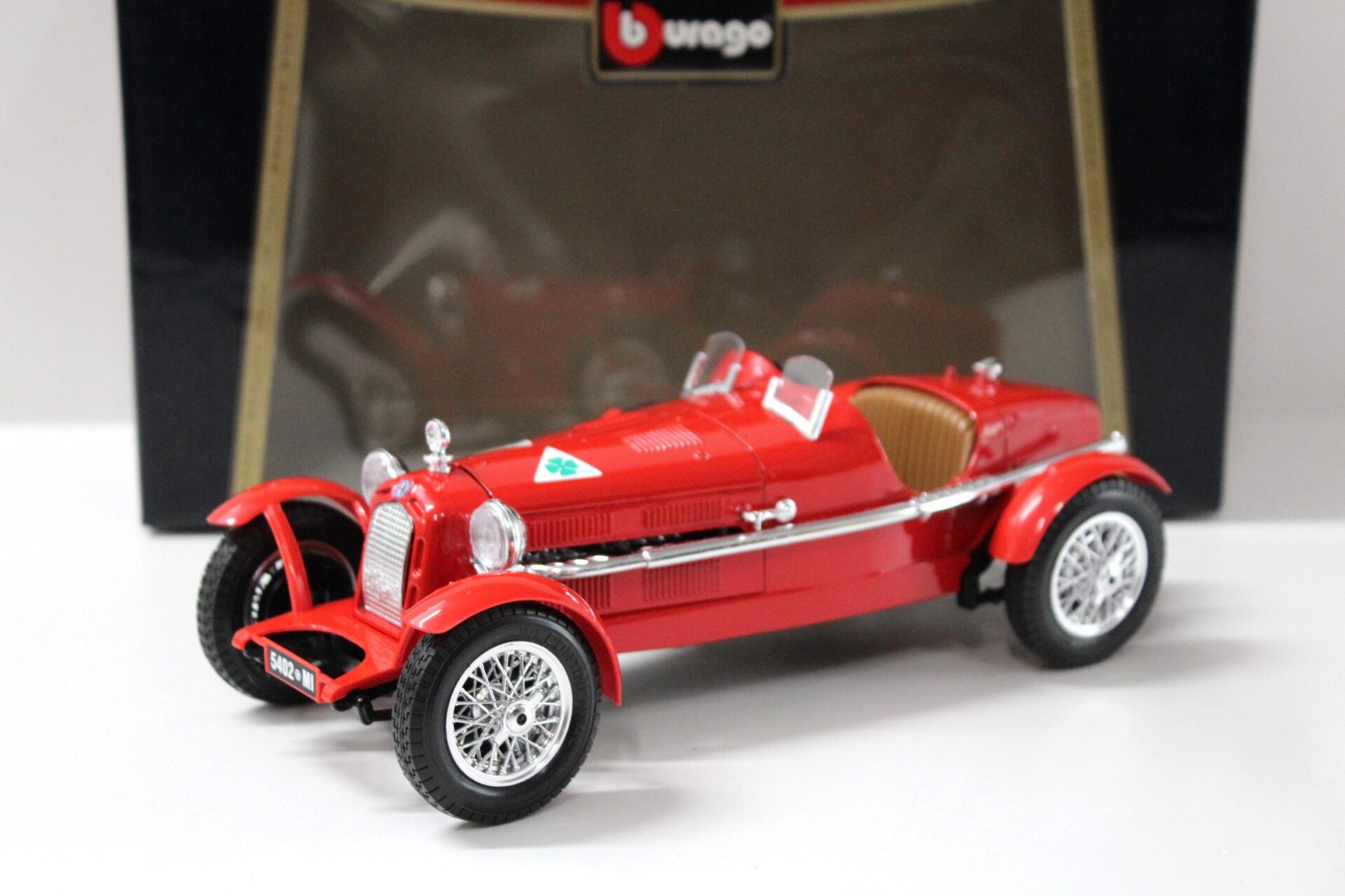 ID 43661 orig.jpg 1:18 Bburago Alfa Romeo 8C Monza 1931 red