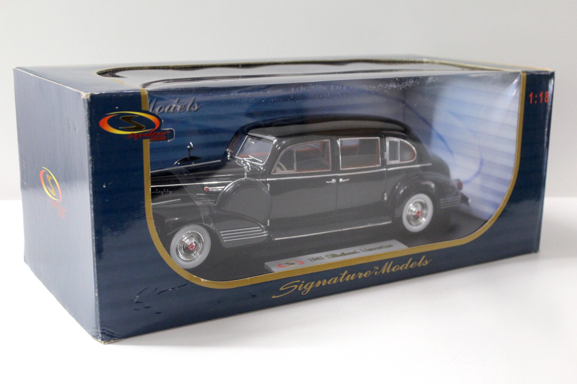 1:18 Signature Models 1941 Packard Limousine black