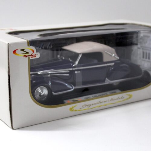 1:18 Signature Models 1947 Delahaye 135M dark blue - Image 4