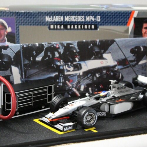 1:24 Hot Wheels McLaren Mercedes MP4-13 Hakkinen #8