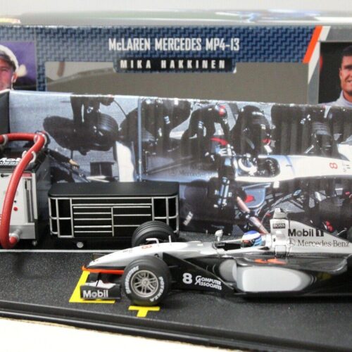 1:24 Hot Wheels McLaren Mercedes MP4-13 Hakkinen #8