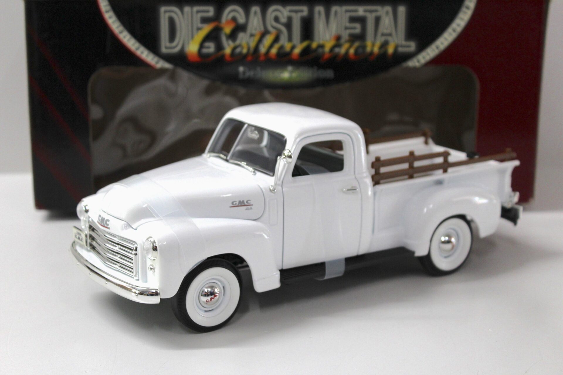 ID 44386 orig 1.jpg 1:18 Road Signature 1950 GMC Pick UP white