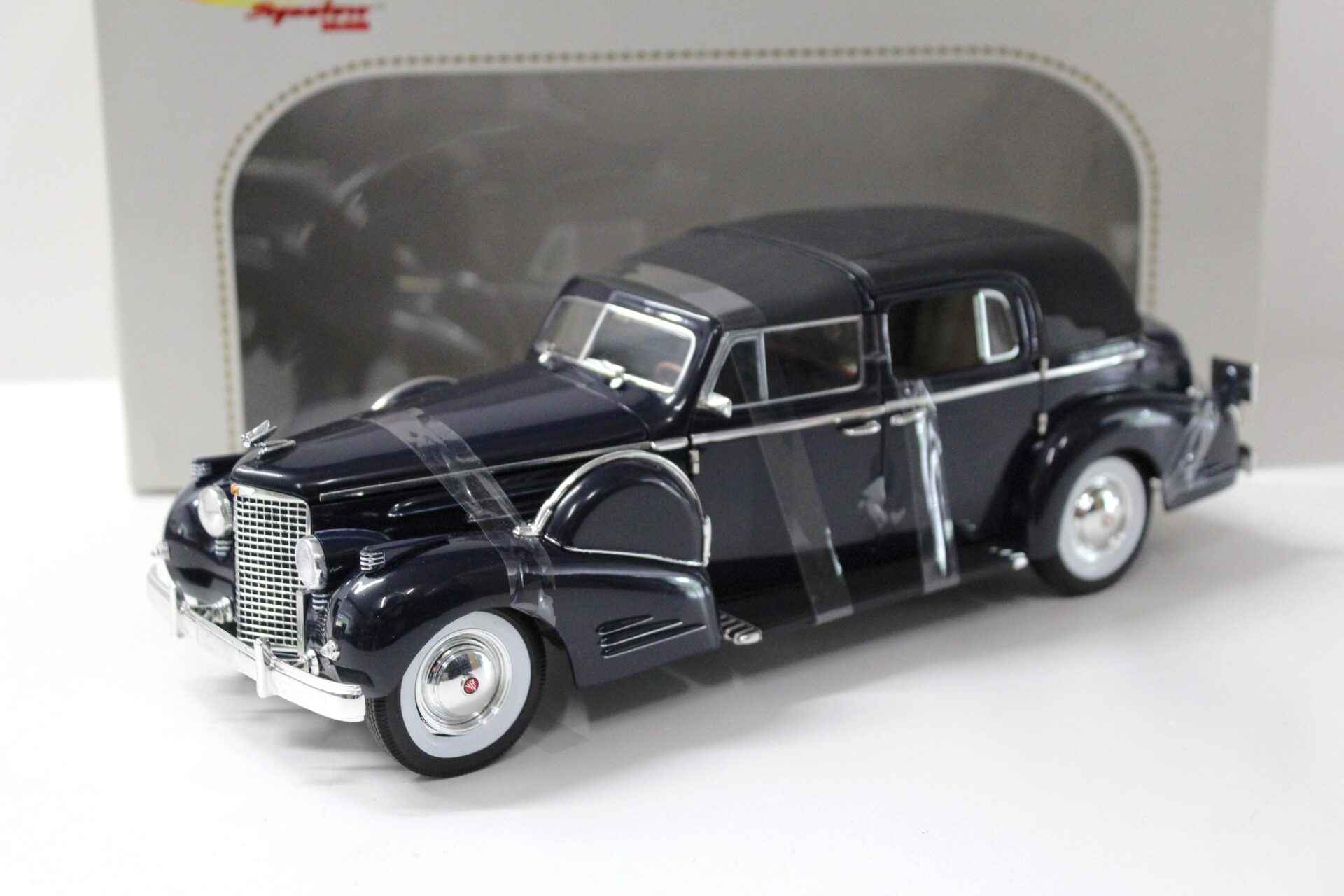 ID 44455 orig 1.jpg 1:18 Signature Models 1938 Cadillac V16 Fleetwood dark blue