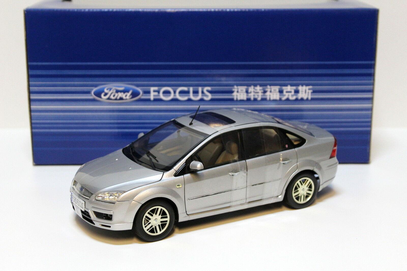ID 44504 orig.jpg 1:18 CHANGAN Ford Focus Sedan 2005 silver DEALER VERSION