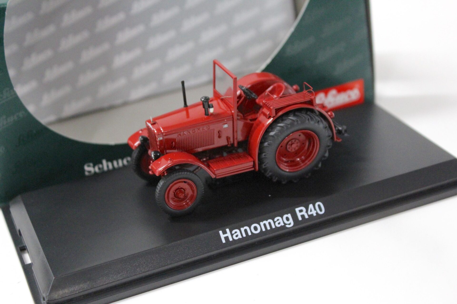 ID 44830 orig 1.jpg 1:43 Schuco Hanomag R40 Traktor dark red