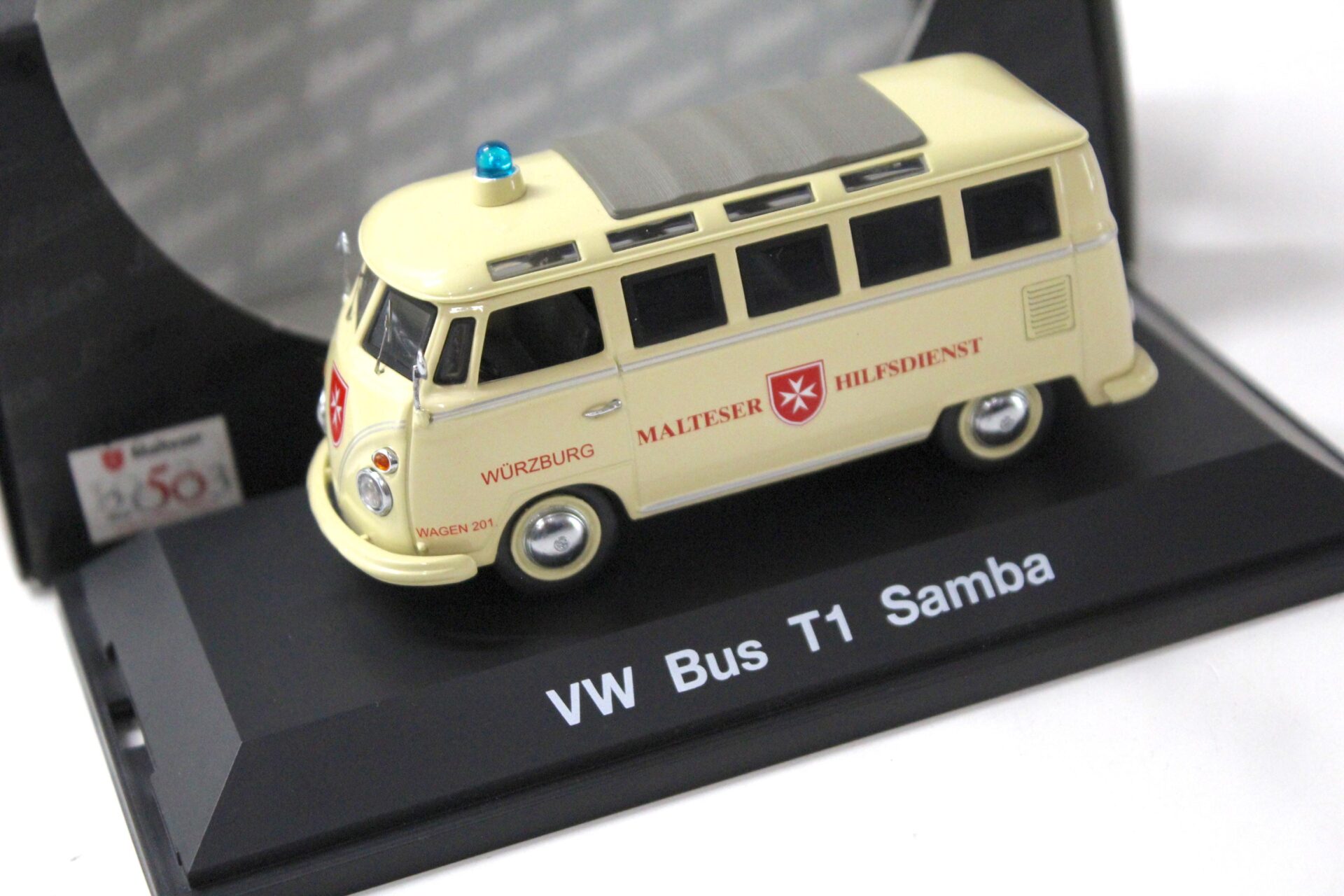 ID 45012 orig.jpg 1:43 Schuco VW Bus T1 Samba Malteser Hilfsdienst Würzburg