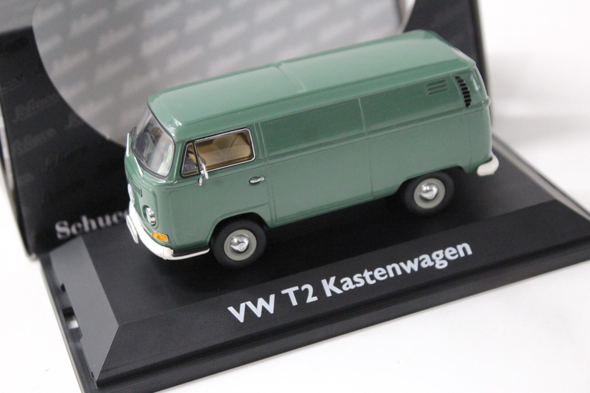 1:43 Schuco VW Bus T2 Kastenwagen green