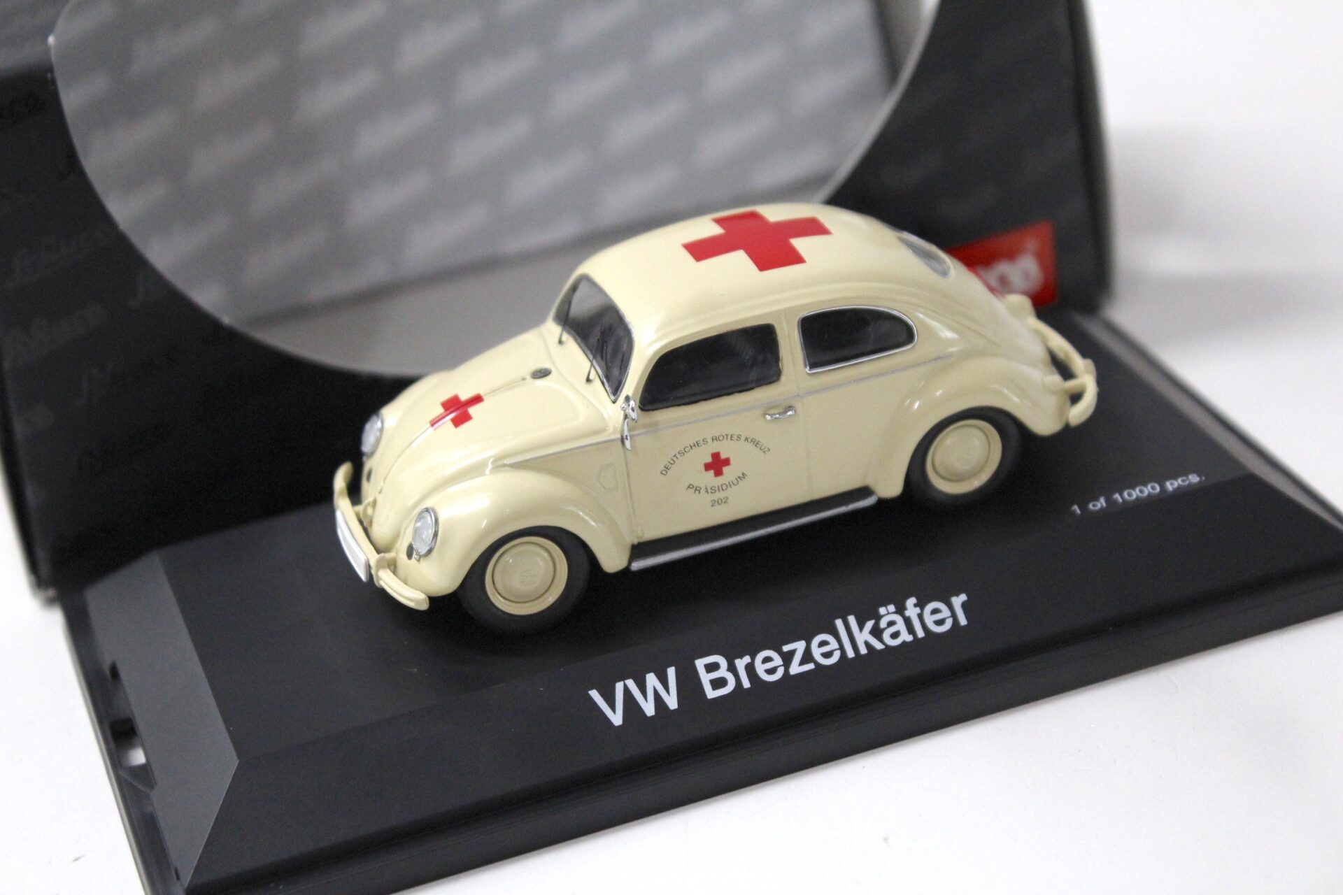 ID 45021 orig.jpg 1:43 Schuco VW Käfer Brezelkäfer DRK Rotes Kreuz