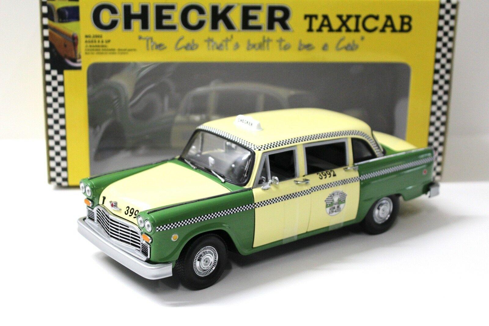 ID 45207 orig 1.jpg 1:18 SunStar Checker Taxi Cab green/beige