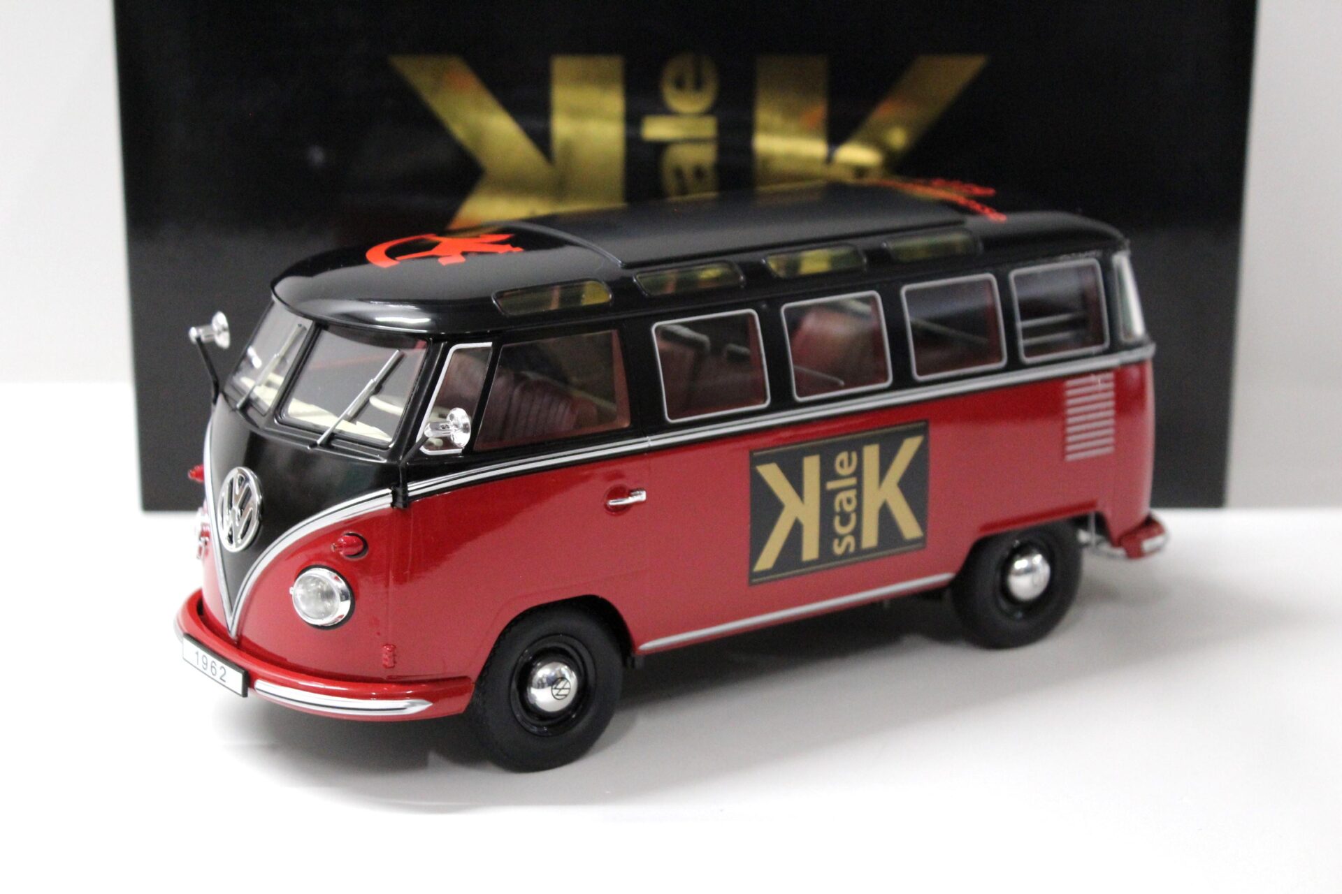 ID 45329 orig.jpg 1:18 KK-Scale VW Bus T1 Samba Toy Fair 2019 Spielwarenmesse red/ black