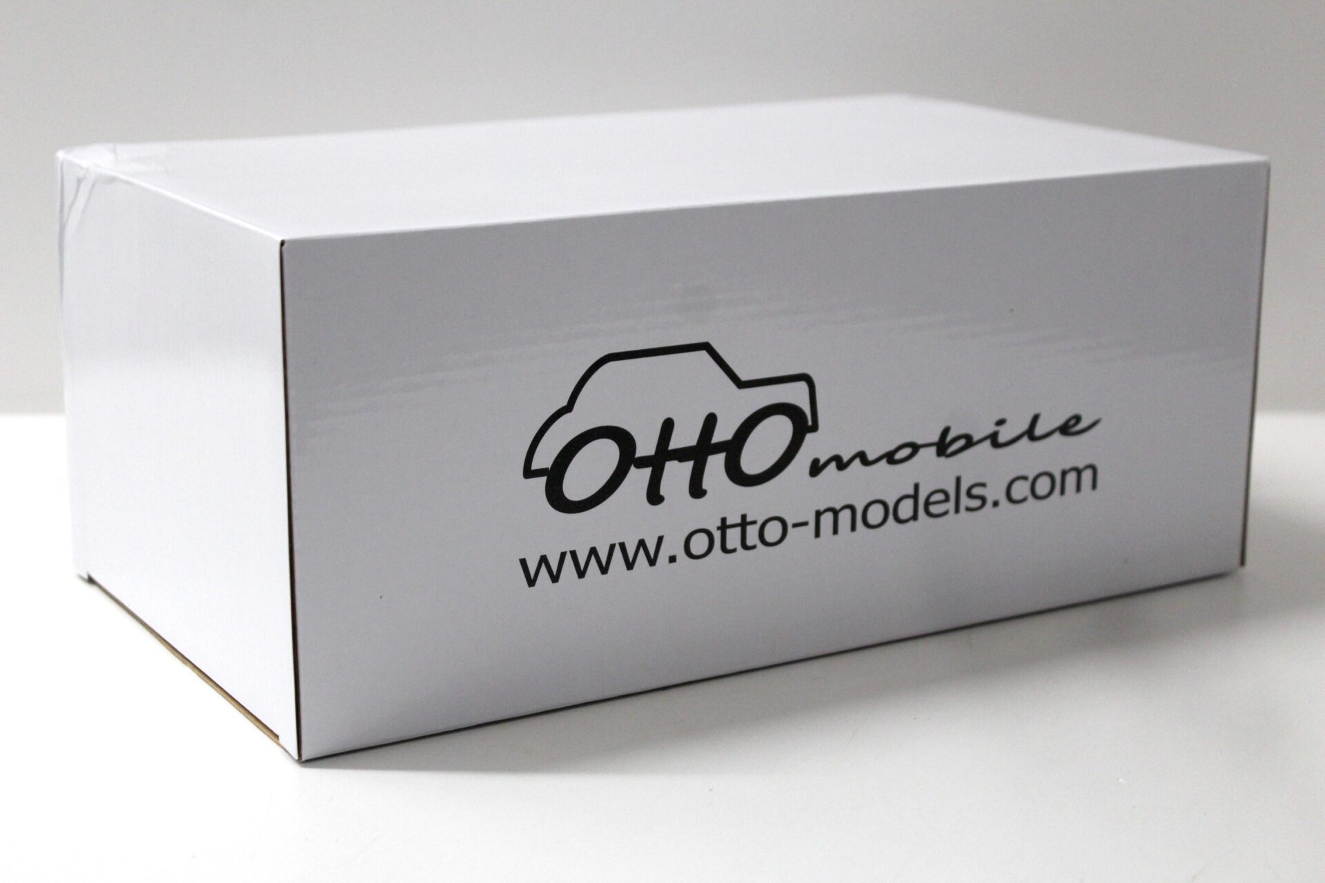 1:18 OTTO mobile OT806 Audi 80 Cabriolet Santorini blue
