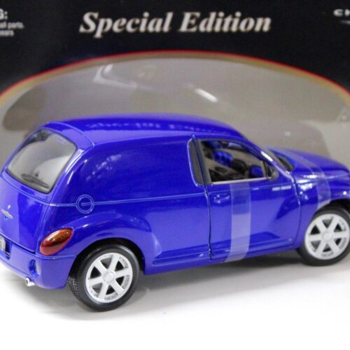 1:18 Maisto Chrysler Panel Cruiser blue - Image 3
