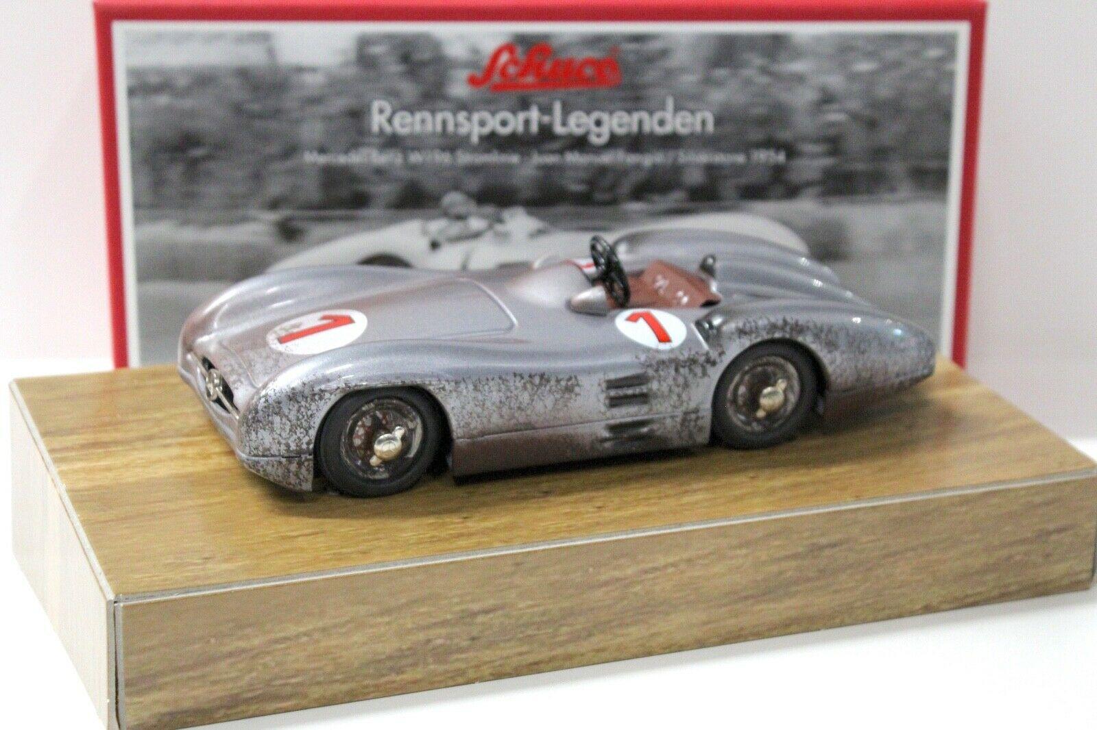 ID 46199 orig 1.jpg Schuco Mercedes W196 Stromlinie Fangio Silverstone 1954 After Race Version