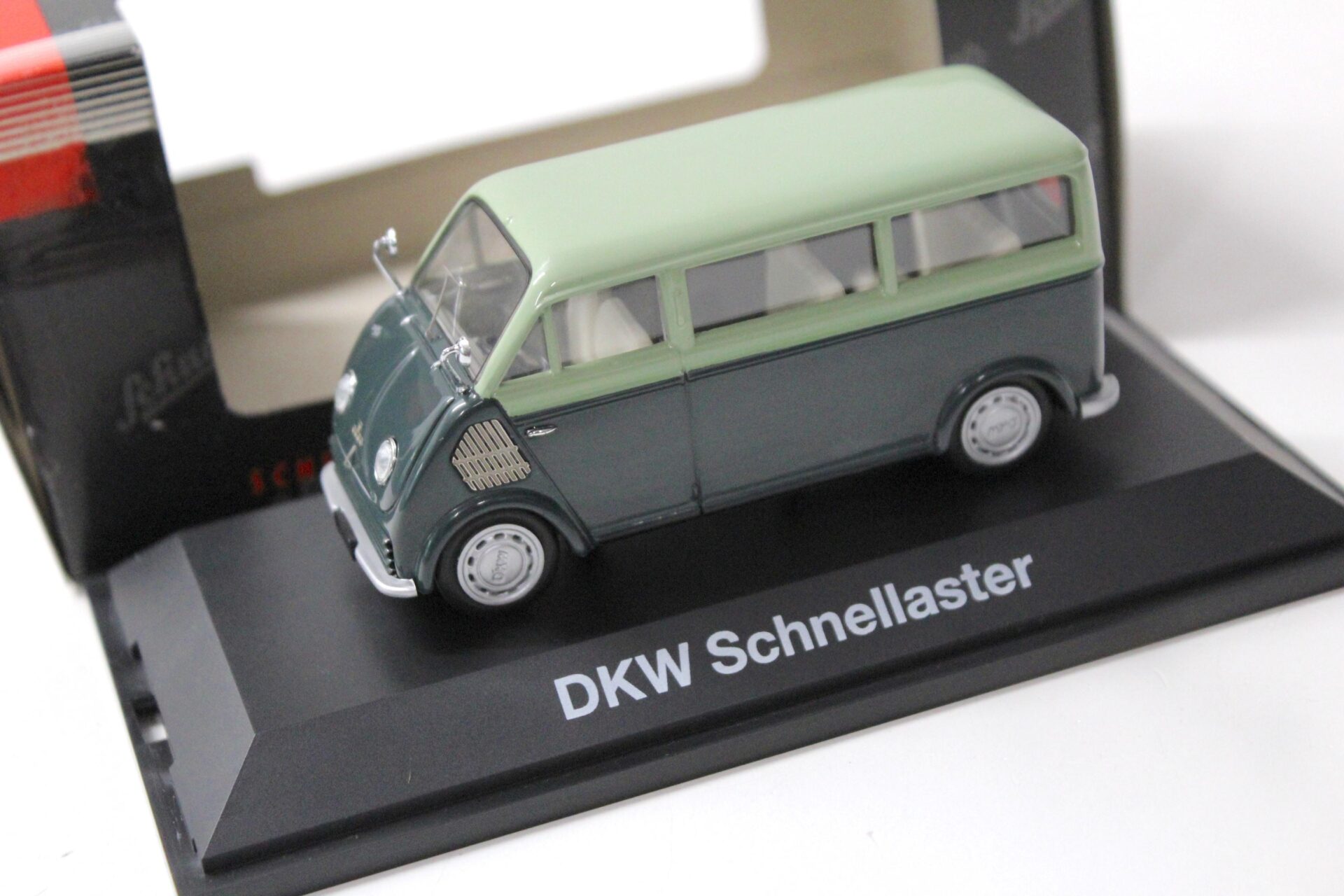 ID 46473 orig 1.jpg 1:43 Schuco DKW Schnelllaster Bus dark green/ green