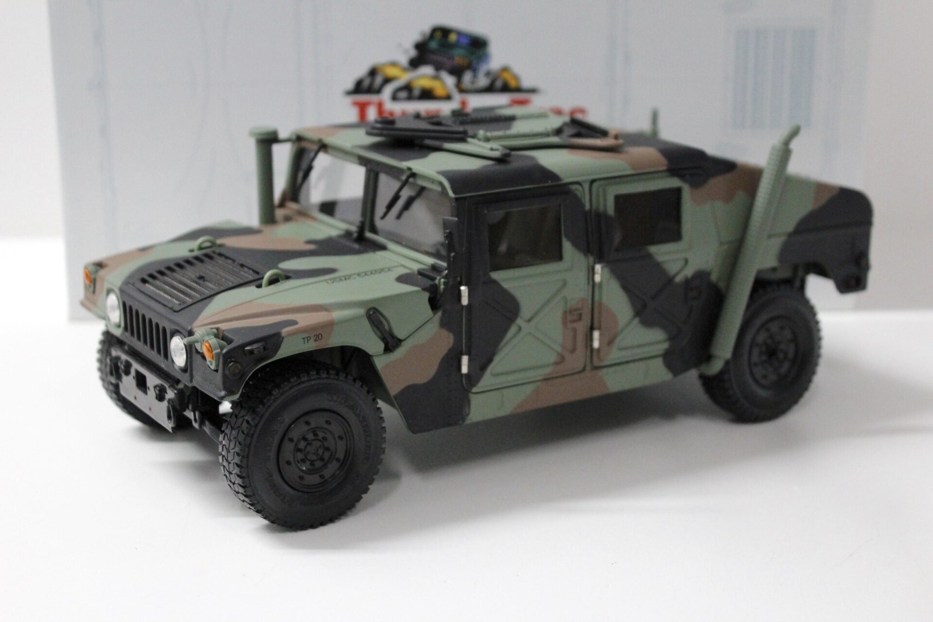 ID 47193 orig.jpg 1:18 Exoto 1995 AM General Hummer Humvee Thunder Trac Military Command Car