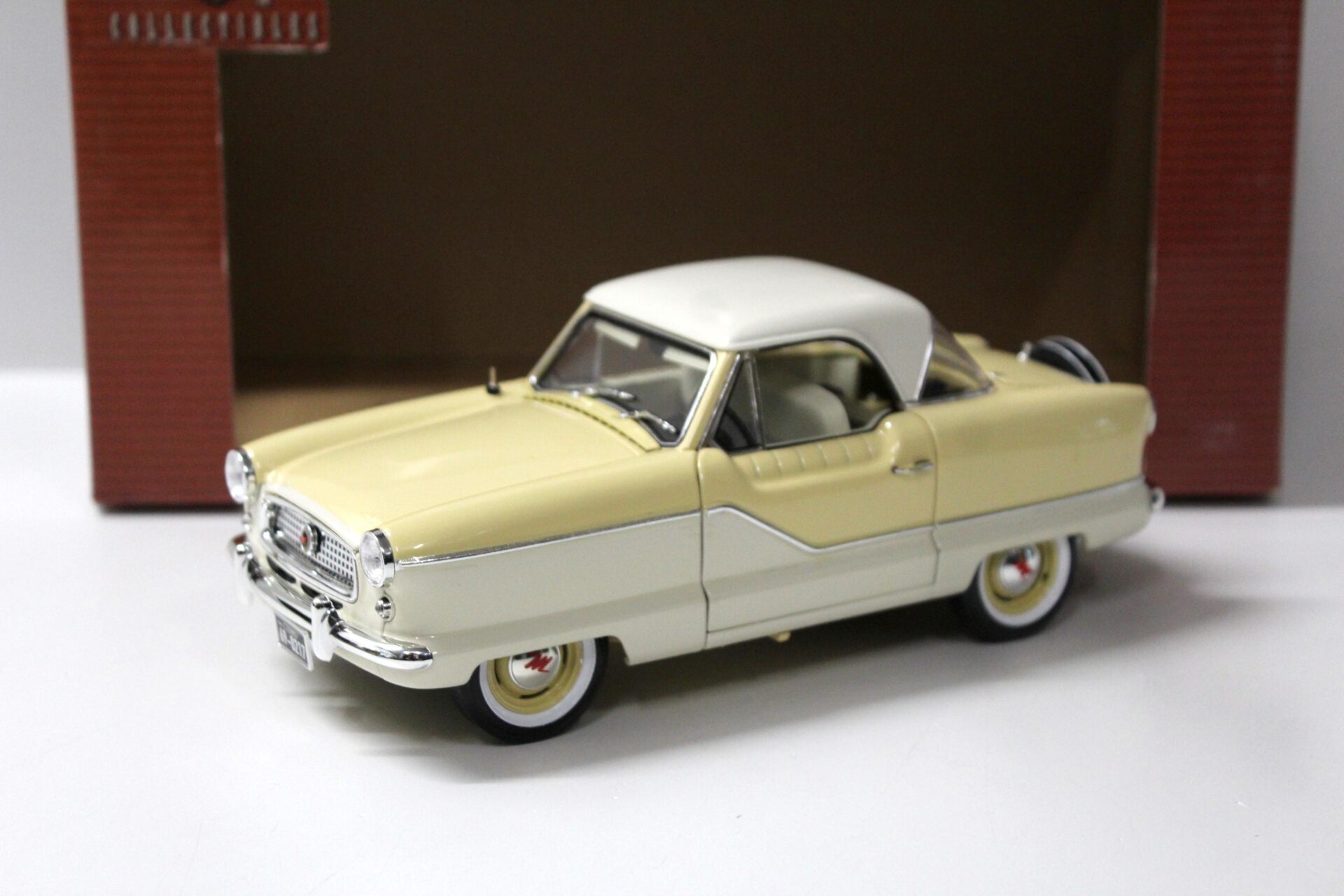 ID 47385 orig.jpg 1:18 Highway61 1959 Metropolitan Nash 1500 Coupe yellow/ white