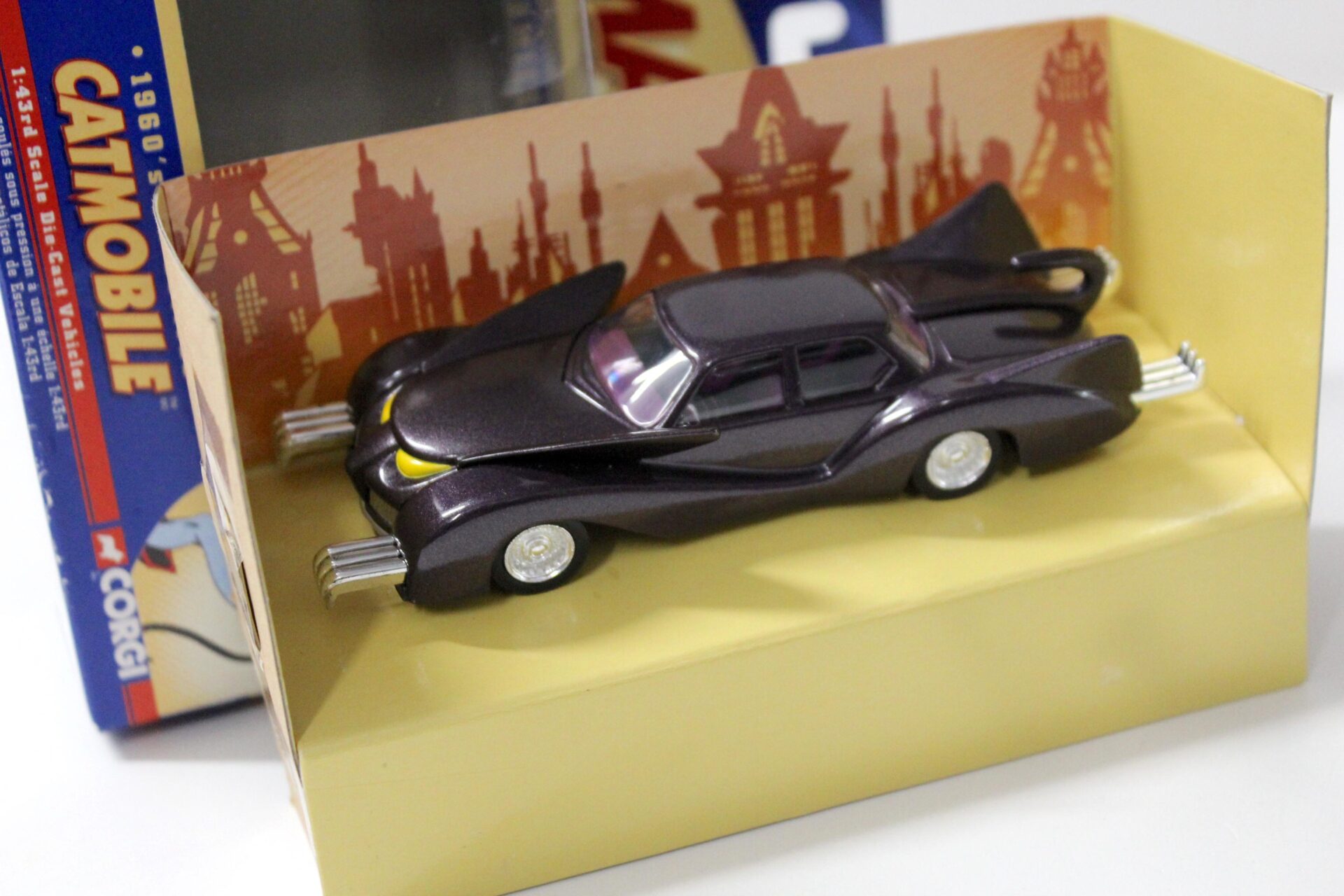 1:43 Corgi 1960Â´s DC Comics Catmobile Batman
