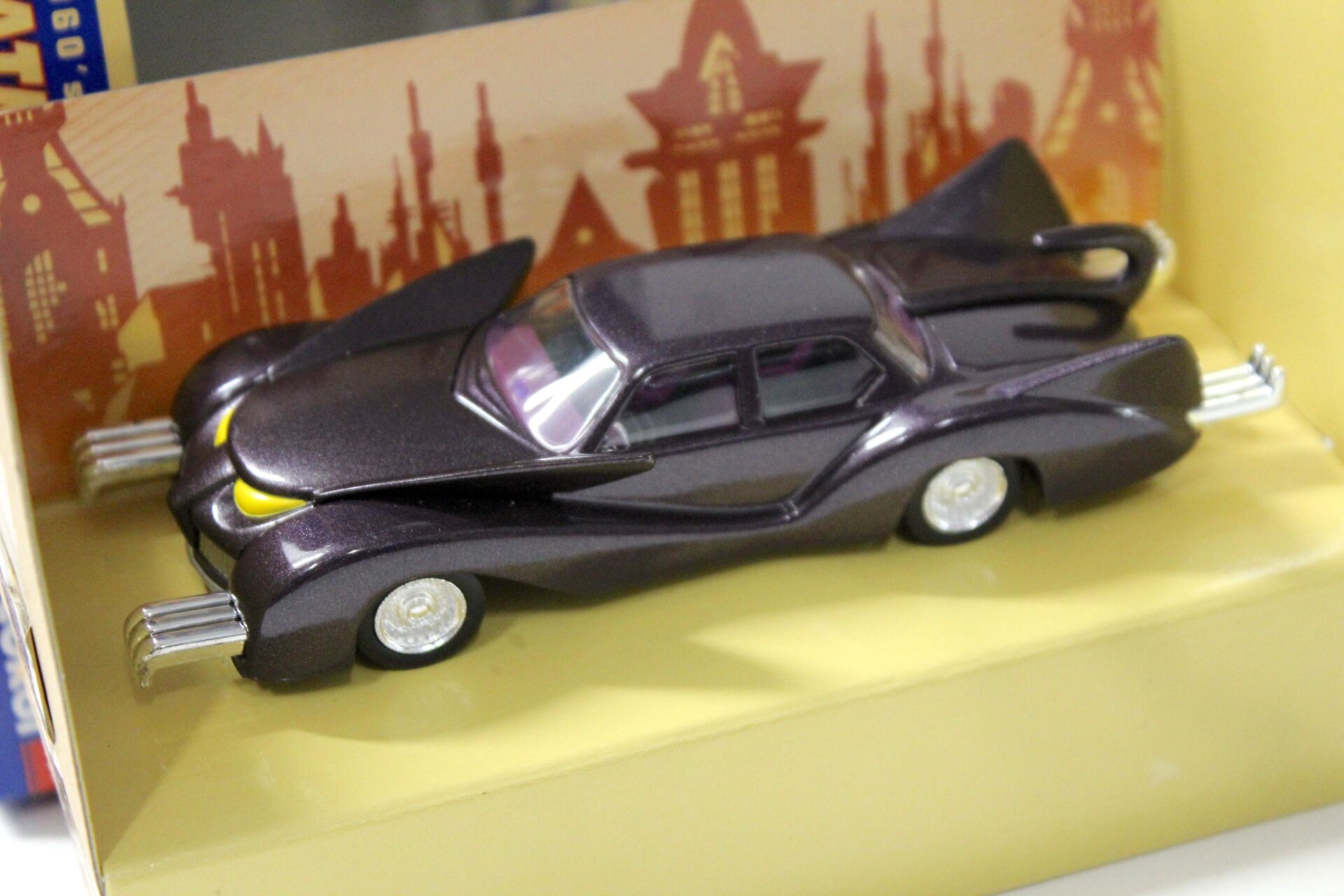 1:43 Corgi 1960Â´s DC Comics Catmobile Batman