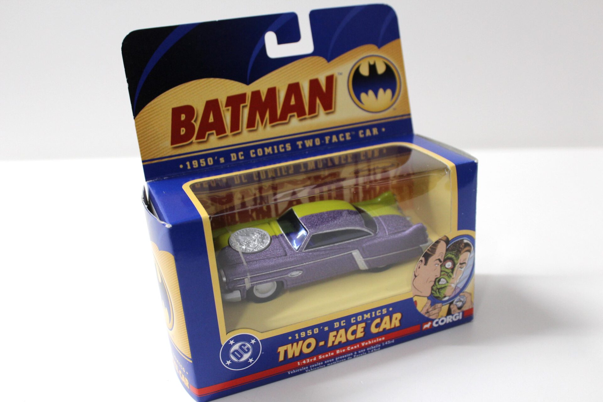 1:43 Corgi 1950´s DC Comics TWO-Face Car Batman