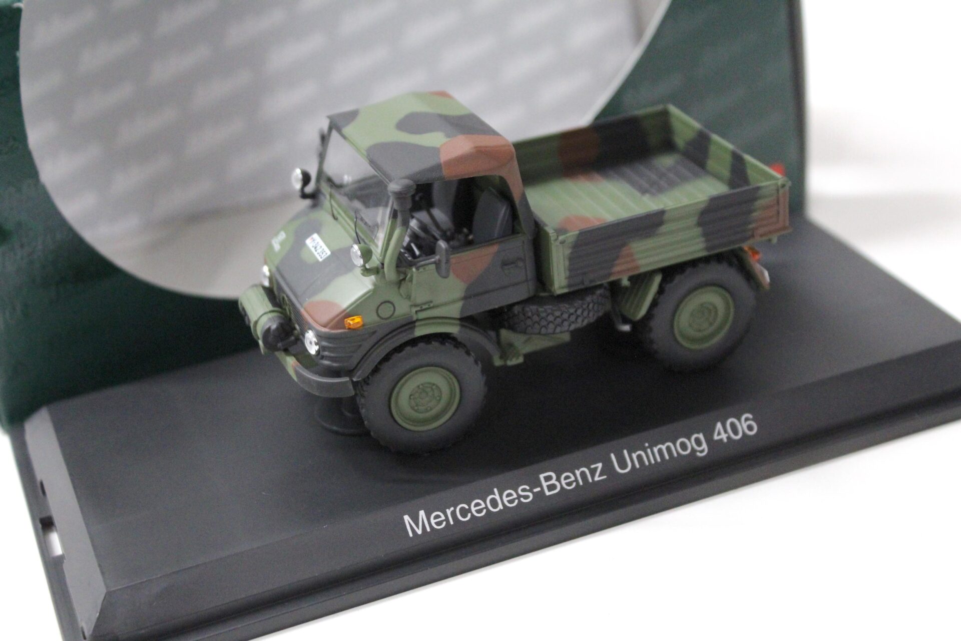ID 47653 orig 1.jpg 1:43 Schuco Mercedes Unimog 406 camouflage Bundeswehr