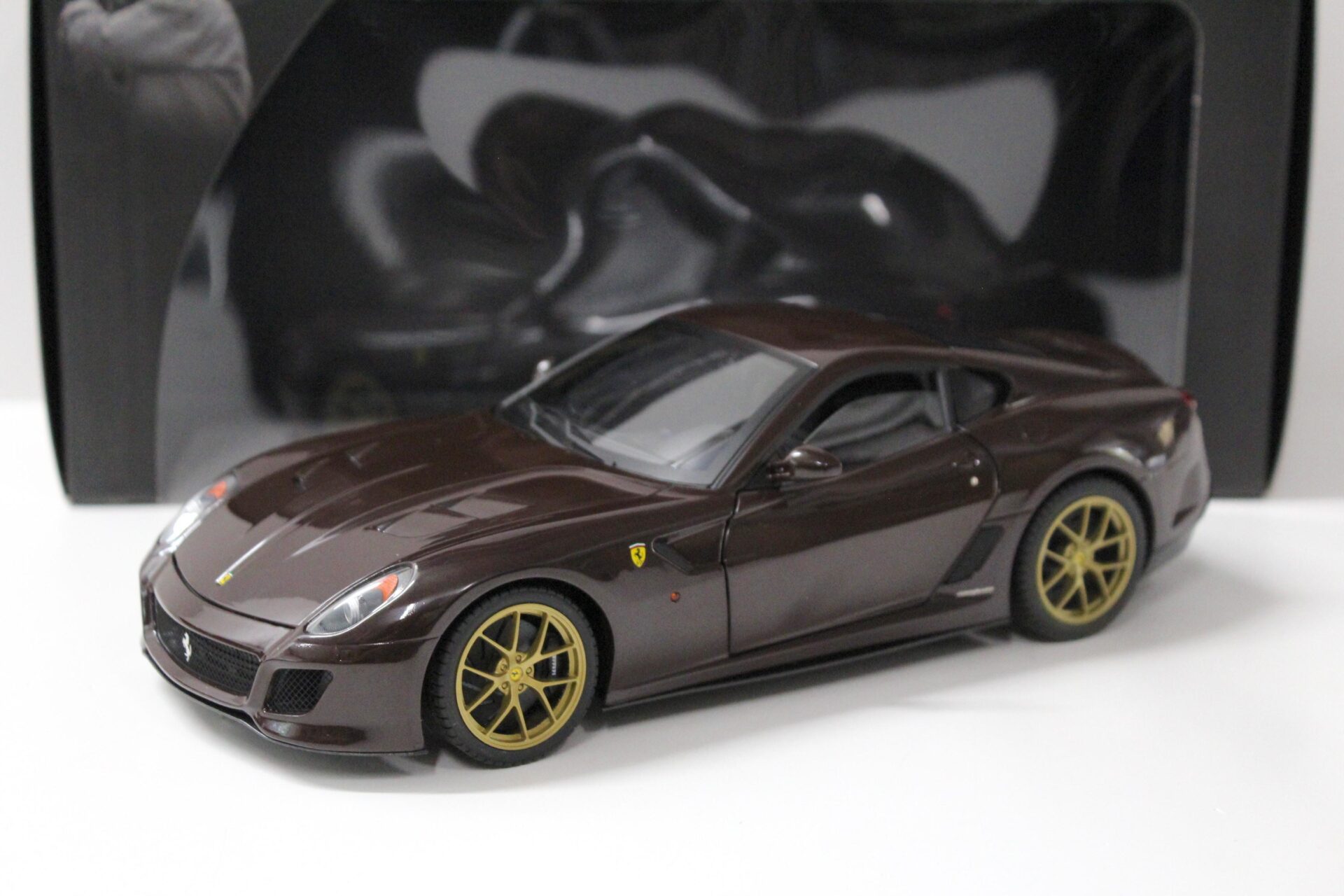 ID 47691 orig 1.jpg 1:18 Hot Wheels Elite Ferrari 599 GTO "Michael Mann" dark red
