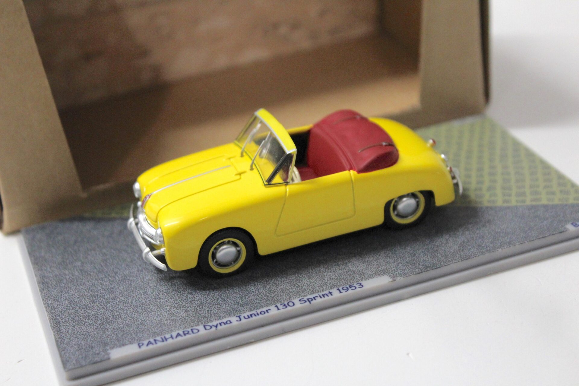 ID 47985 orig.jpg 1:43 Spark Bizarre PANHARD Dyna Junior 130 Sprint 1953 yellow