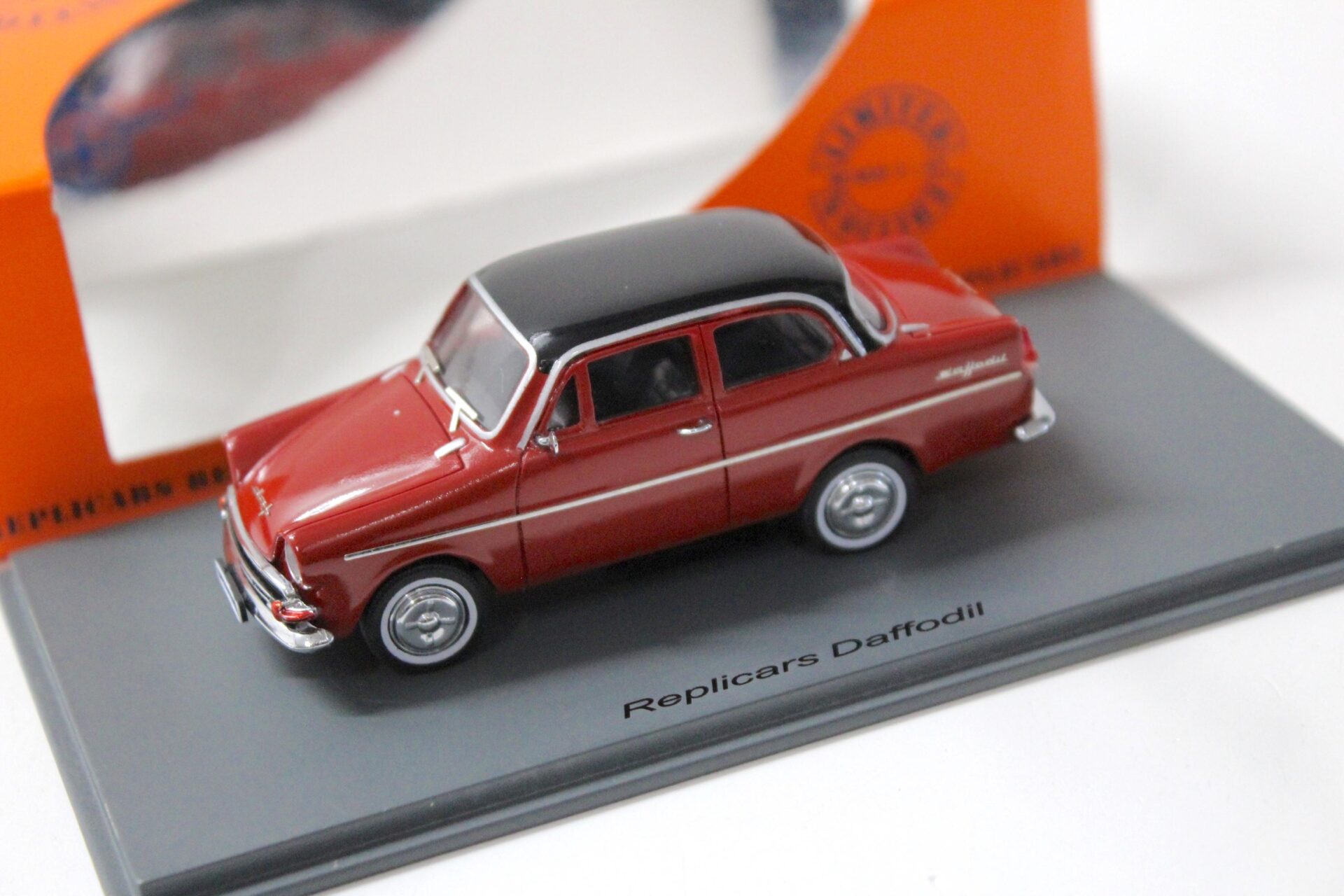 1:43 Replicars DAF Daffodil dark red/ black roof